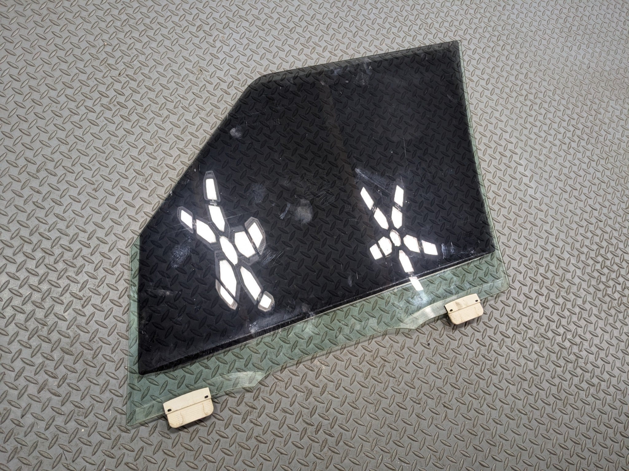 2010 - 2012 LAND ROVER RANGE ROVER OEM FRONT RIGHT SIDE DOOR WINDOW GLASS