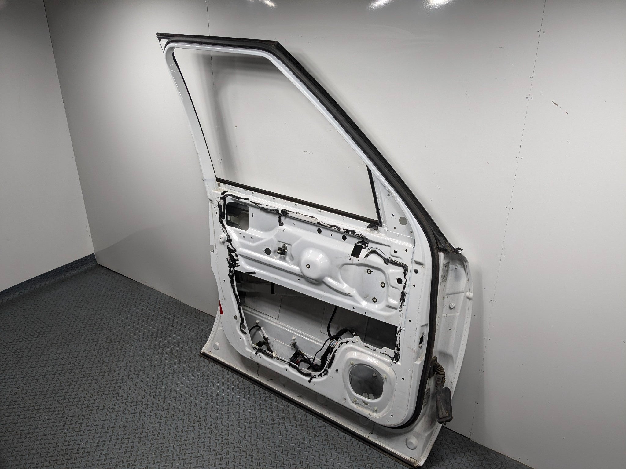 10 - 12 LAND ROVER RANGE ROVER OEM DOOR SHELL PANEL WHITE FRONT LEFT DRIVER SIDE