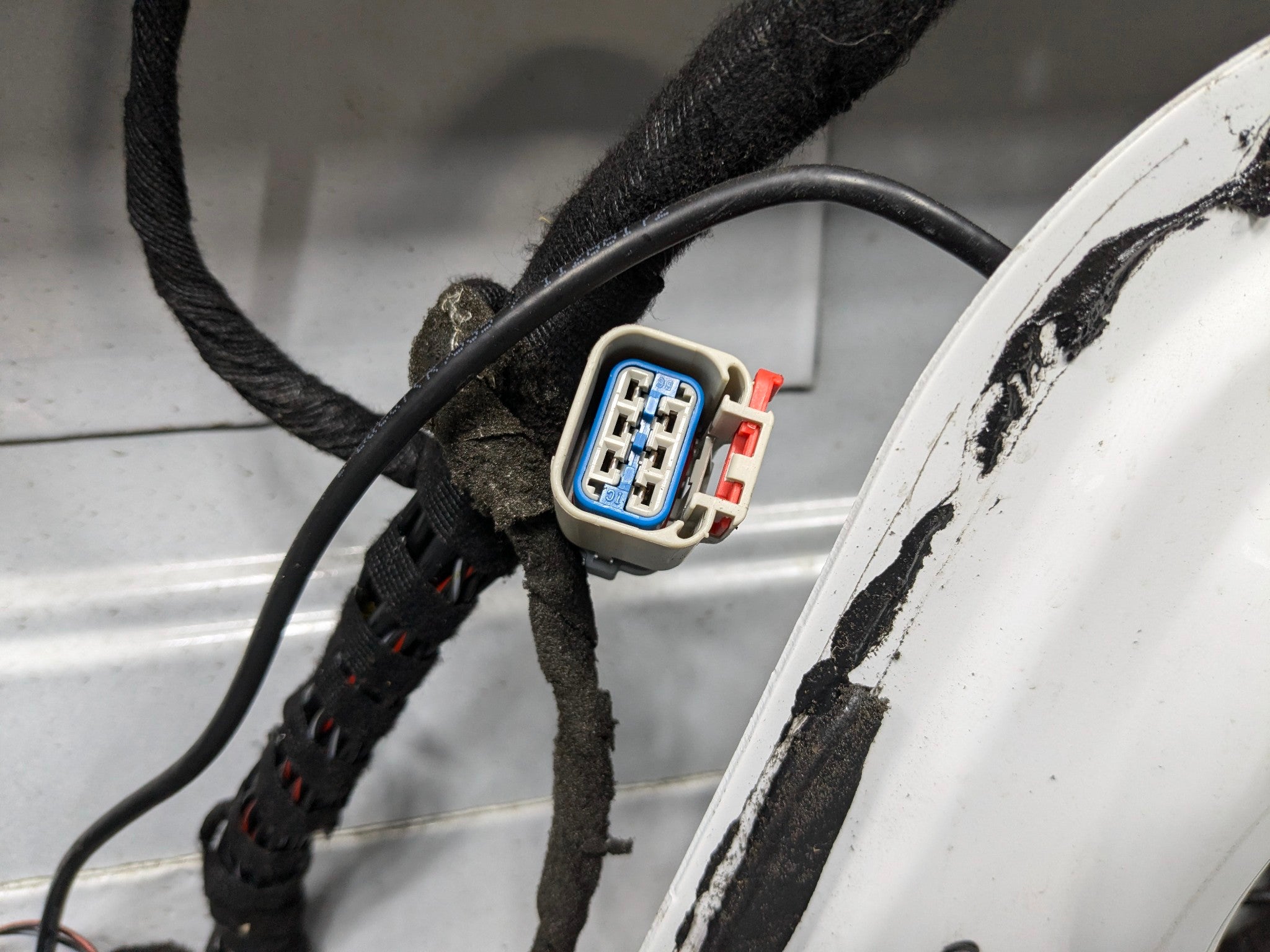 10 - 12 LAND ROVER RANGE ROVER OEM DOOR SHELL PANEL WHITE FRONT LEFT DRIVER SIDE