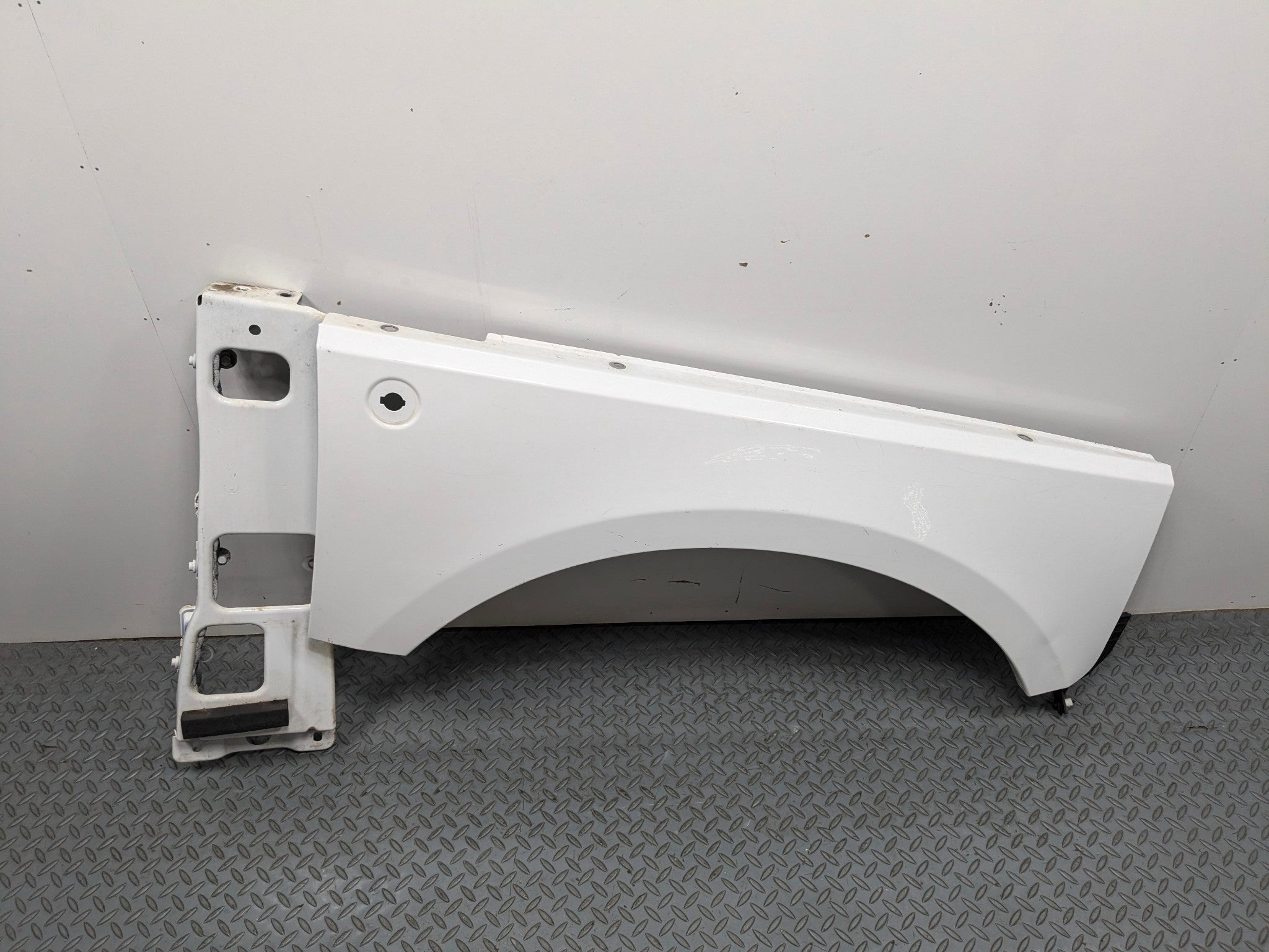 2010 - 2012 LAND ROVER RANGE ROVER OEM FENDER COVER PANEL FRONT RIGHT SIDE WHITE