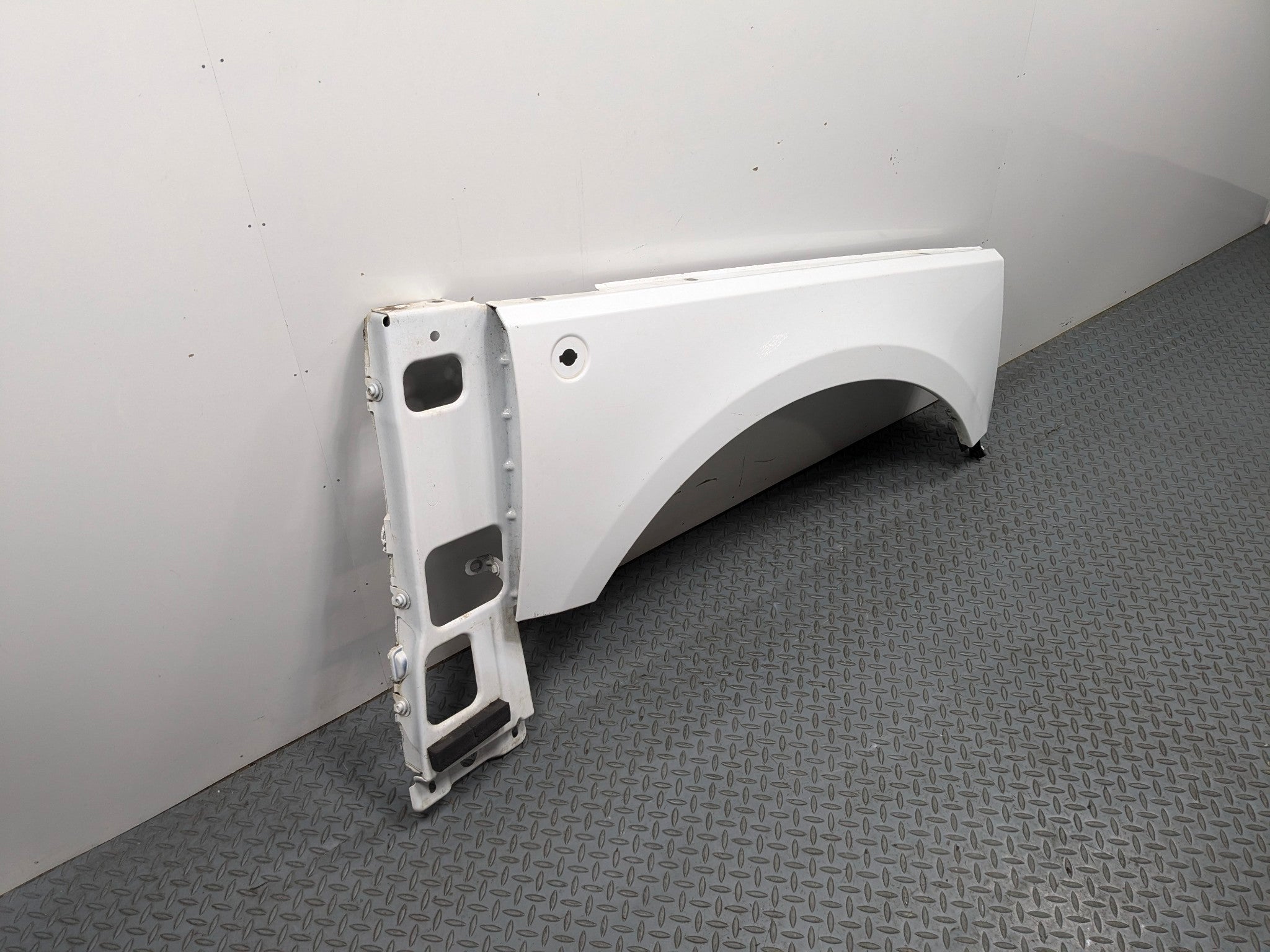 2010 - 2012 LAND ROVER RANGE ROVER OEM FENDER COVER PANEL FRONT RIGHT SIDE WHITE