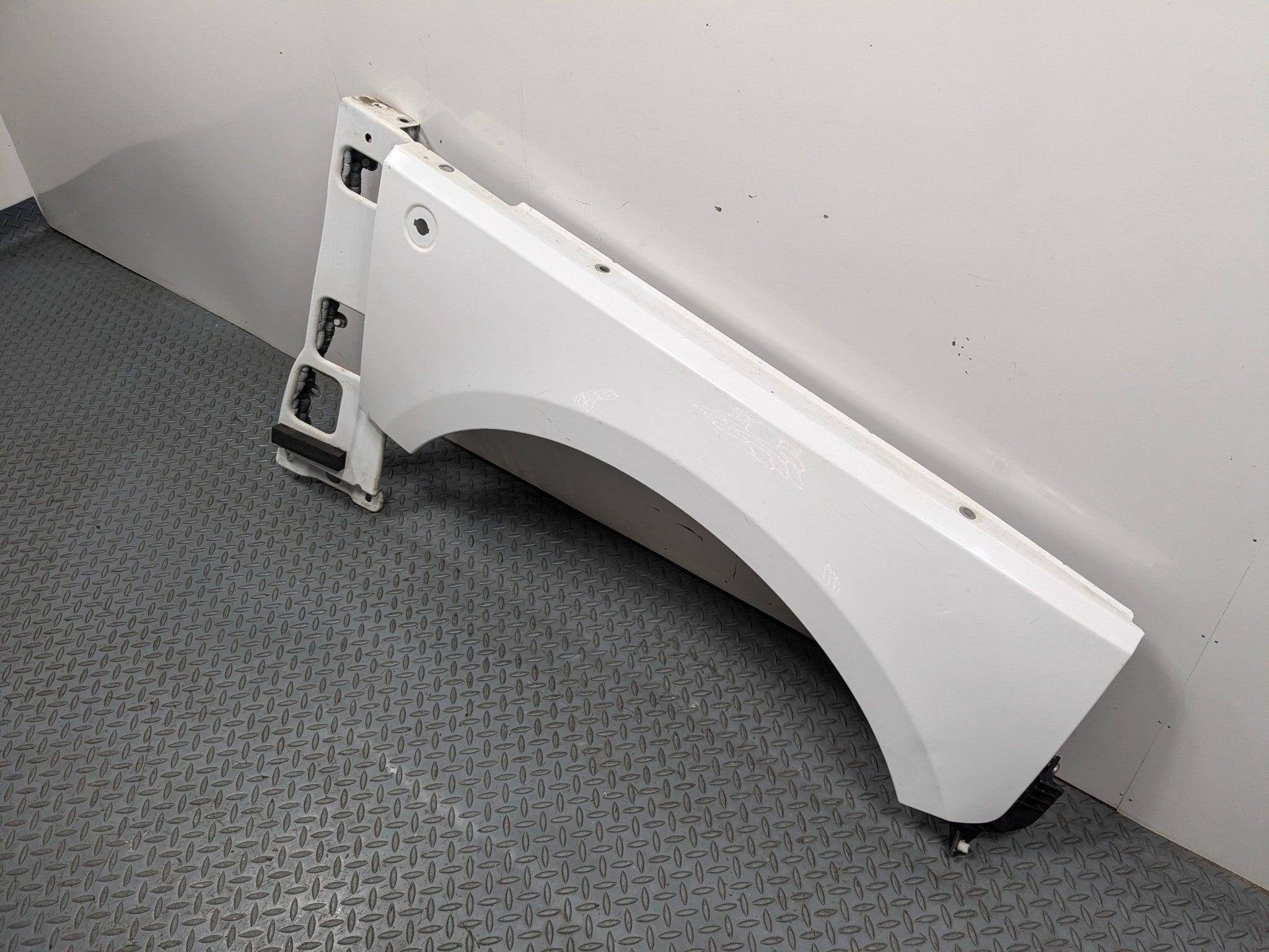 2010 - 2012 LAND ROVER RANGE ROVER OEM FENDER COVER PANEL FRONT RIGHT SIDE WHITE