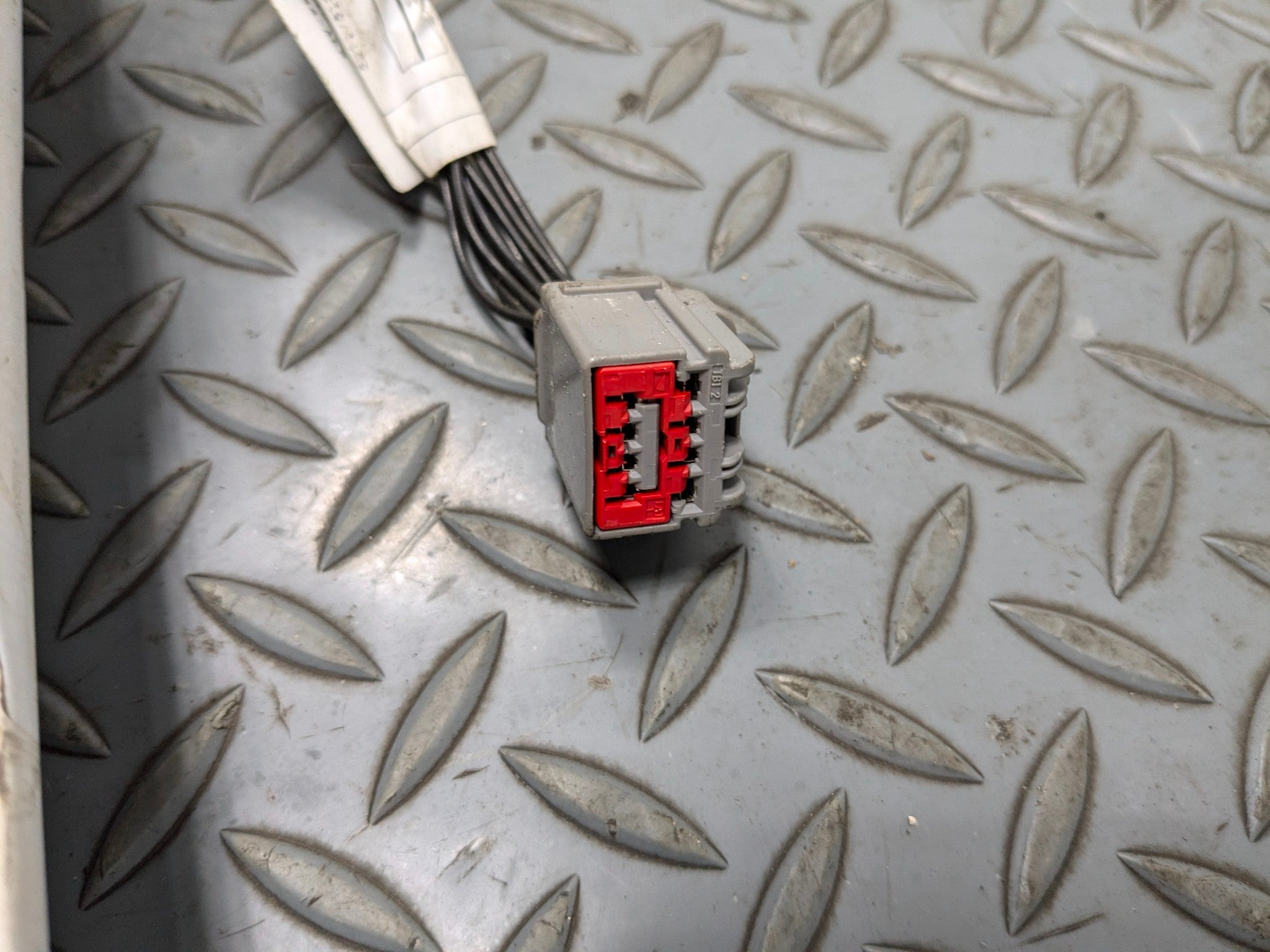 2010 - 2012 LAND ROVER RANGE ROVER OEM LOWER TAILGATE TRUNK LID SHELL PANEL