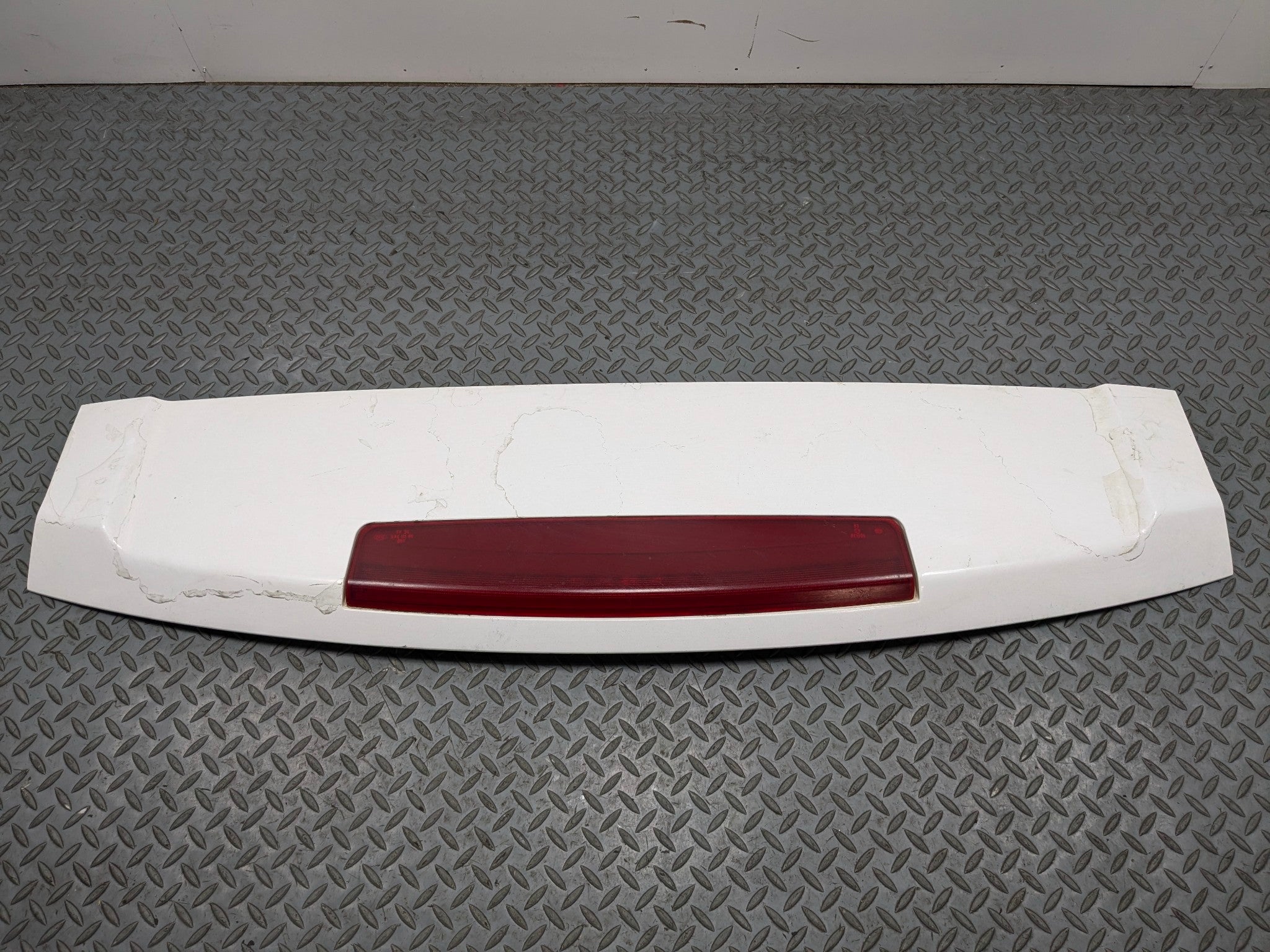 2010 - 2012 LAND ROVER RANGE ROVER OEM REAR SPOILER WING WHITE WITH STOP LIGHT