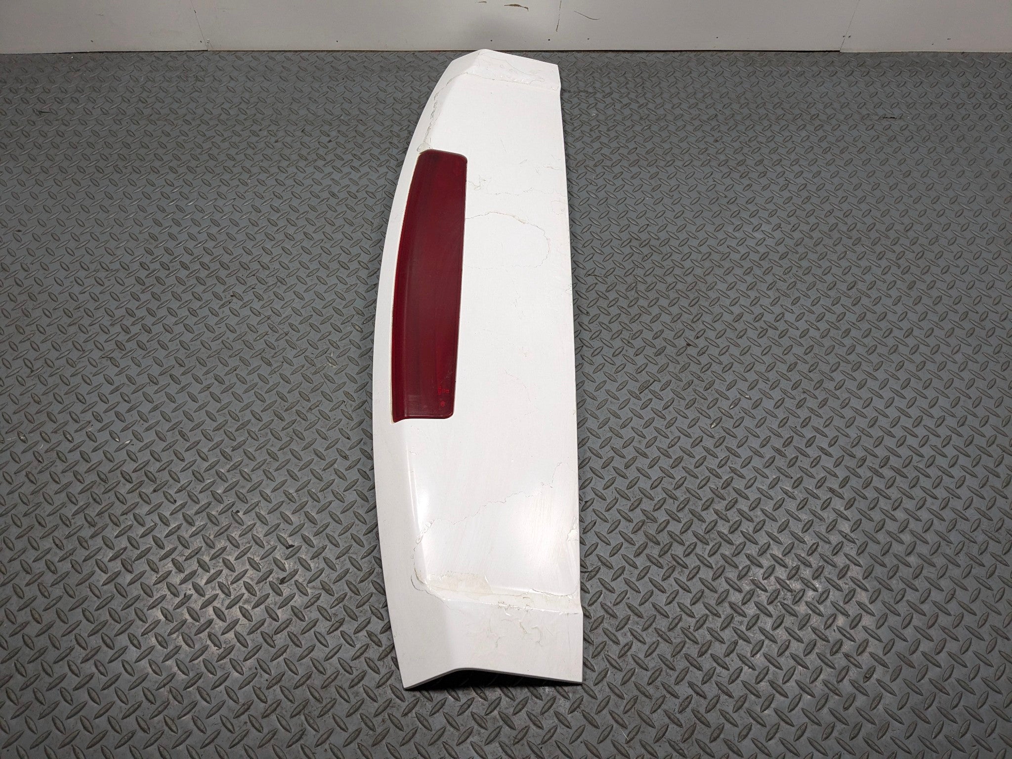 2010 - 2012 LAND ROVER RANGE ROVER OEM REAR SPOILER WING WHITE WITH STOP LIGHT