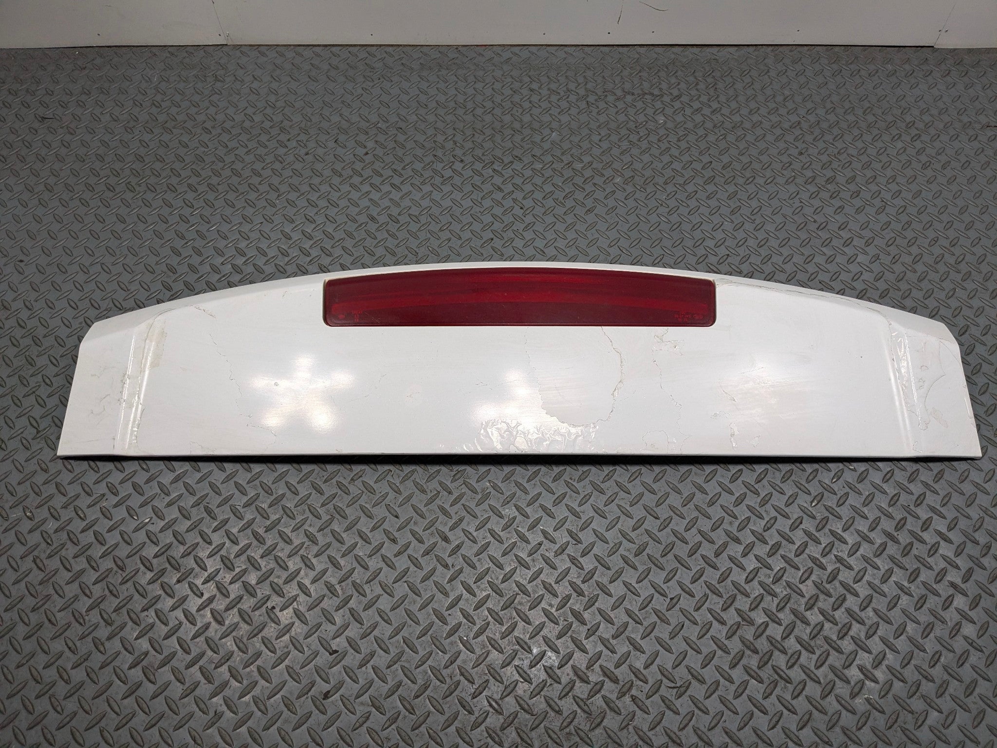 2010 - 2012 LAND ROVER RANGE ROVER OEM REAR SPOILER WING WHITE WITH STOP LIGHT