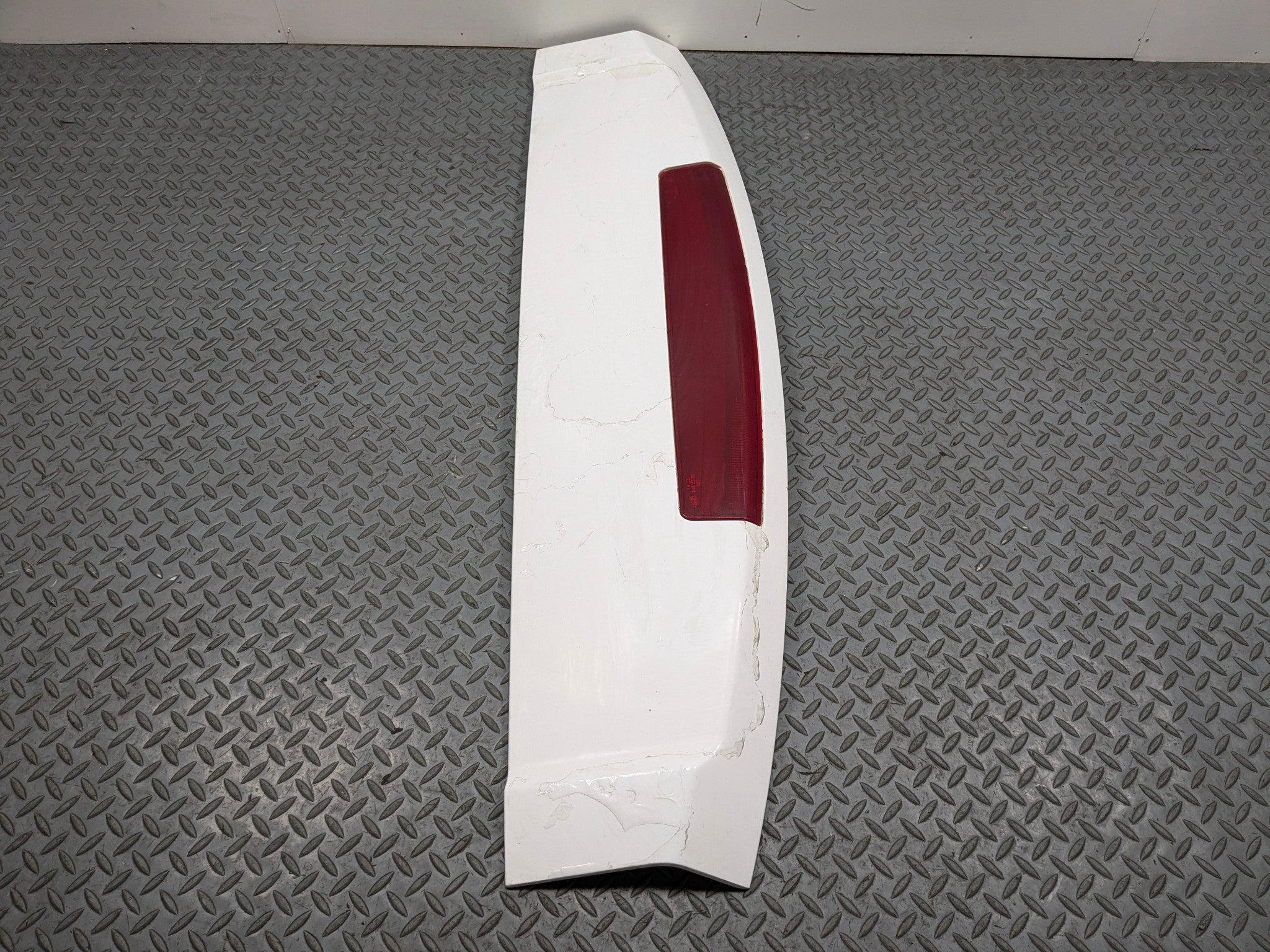 2010 - 2012 LAND ROVER RANGE ROVER OEM REAR SPOILER WING WHITE WITH STOP LIGHT
