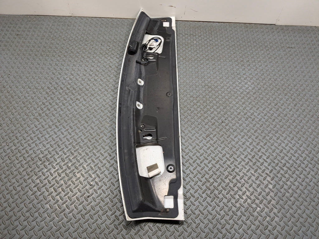 2010 - 2012 LAND ROVER RANGE ROVER OEM REAR SPOILER WING WHITE WITH STOP LIGHT
