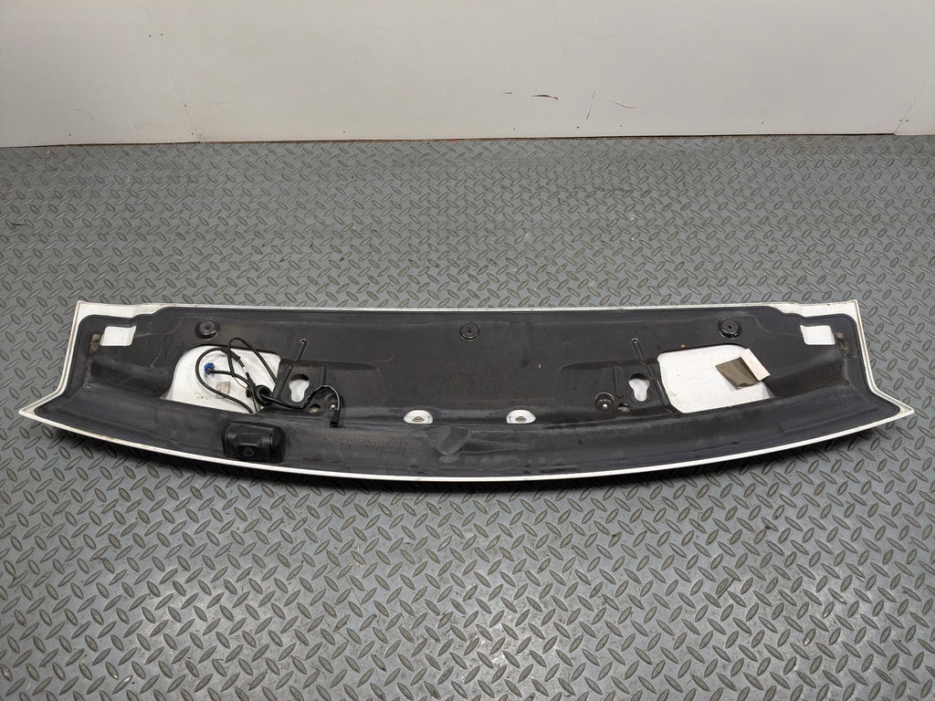 2010 - 2012 LAND ROVER RANGE ROVER OEM REAR SPOILER WING WHITE WITH STOP LIGHT