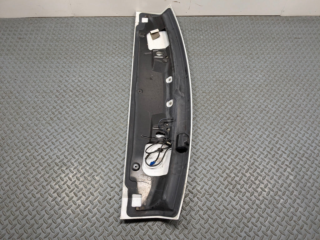 2010 - 2012 LAND ROVER RANGE ROVER OEM REAR SPOILER WING WHITE WITH STOP LIGHT