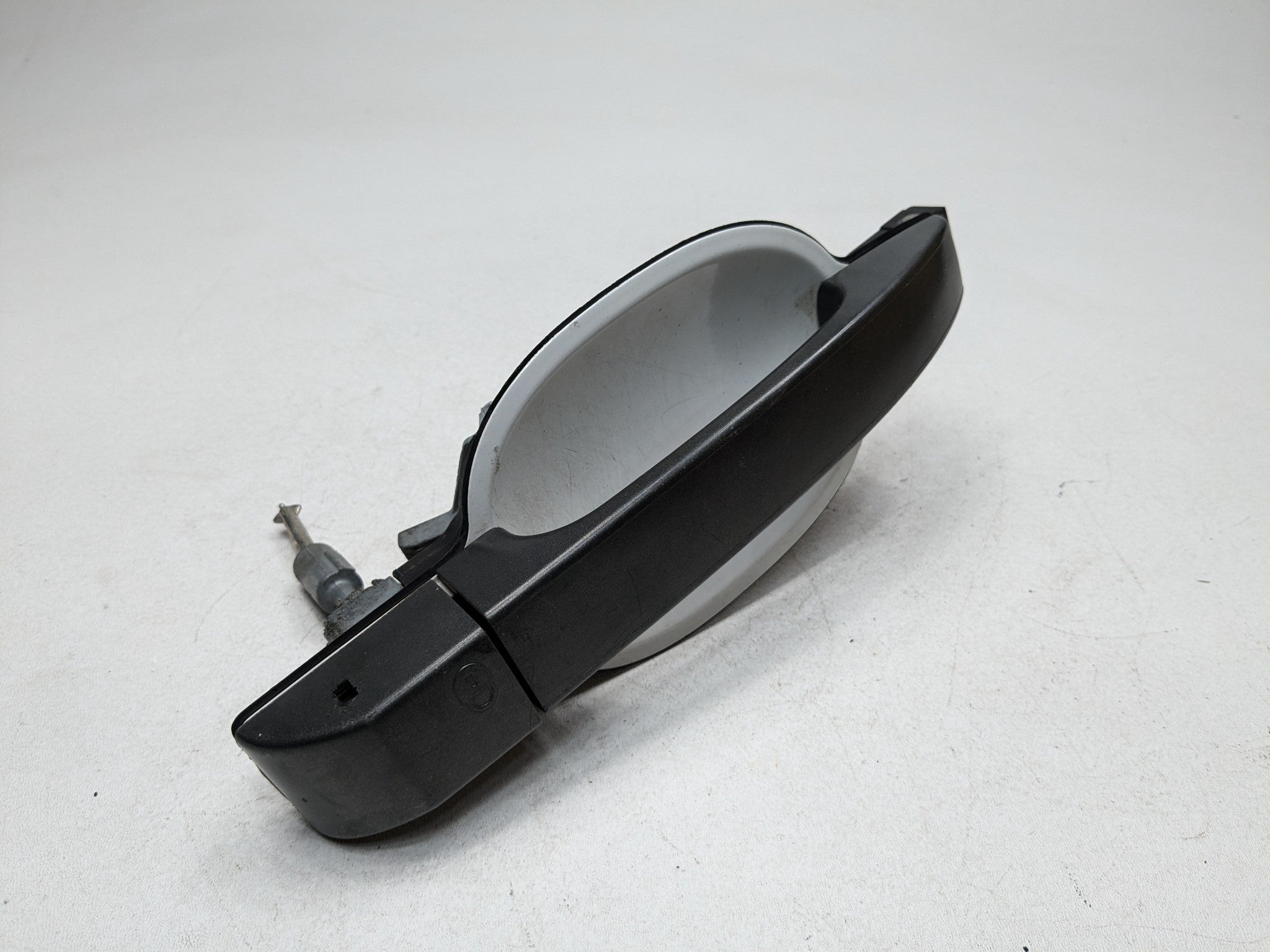 2010 - 2012 LAND ROVER RANGE ROVER OEM EXTERIOR DOOR HANDLE FRONT LEFT SIDE