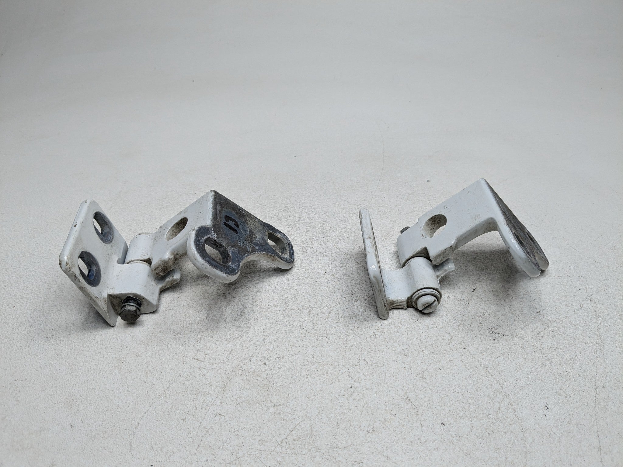 2010 - 2012 LAND ROVER RANGE ROVER OEM REAR RIGHT UPPER AND LOWER DOOR HINGES