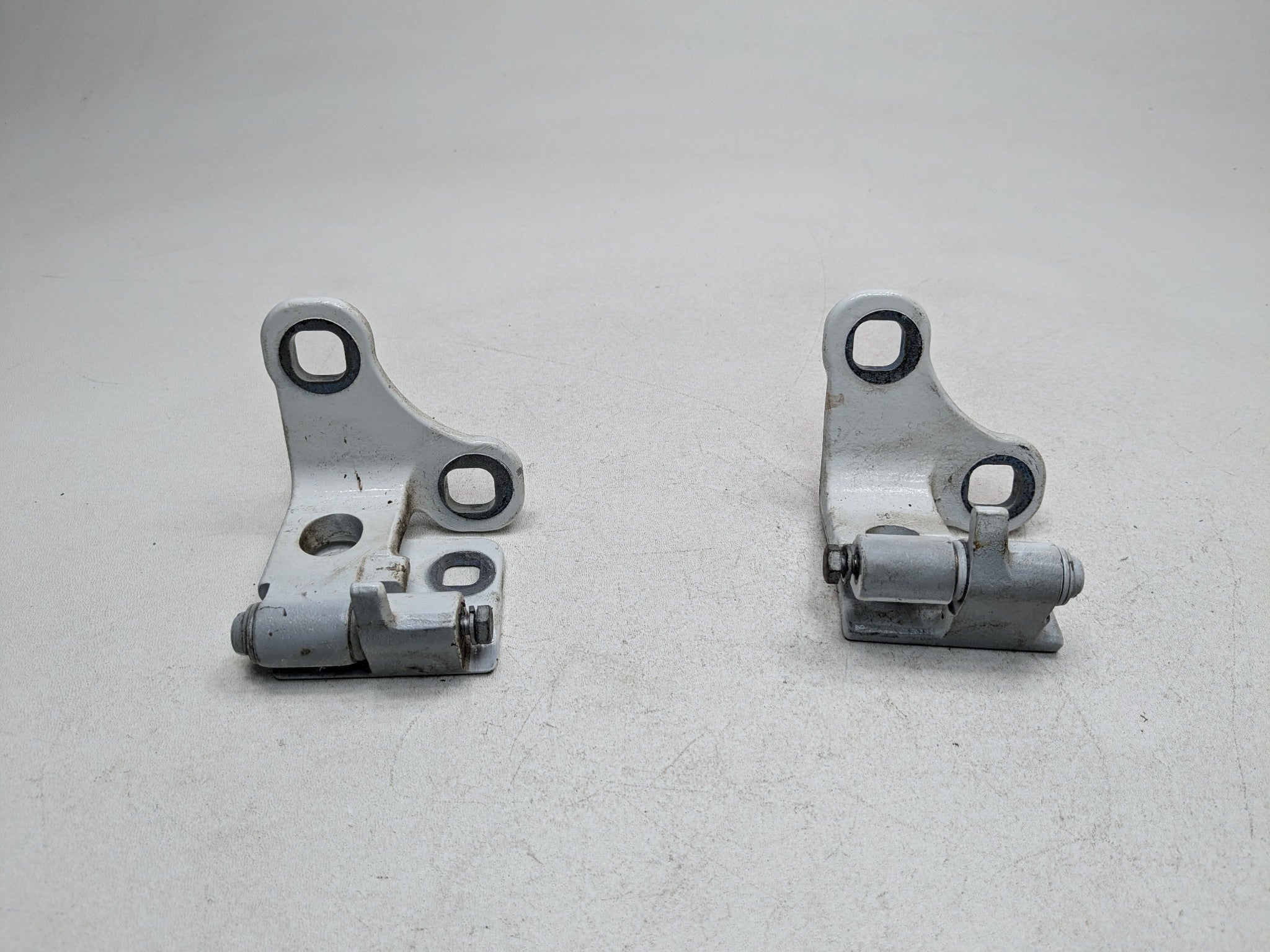 2010 - 2012 LAND ROVER RANGE ROVER OEM REAR LEFT UPPER AND LOWER DOOR HINGES