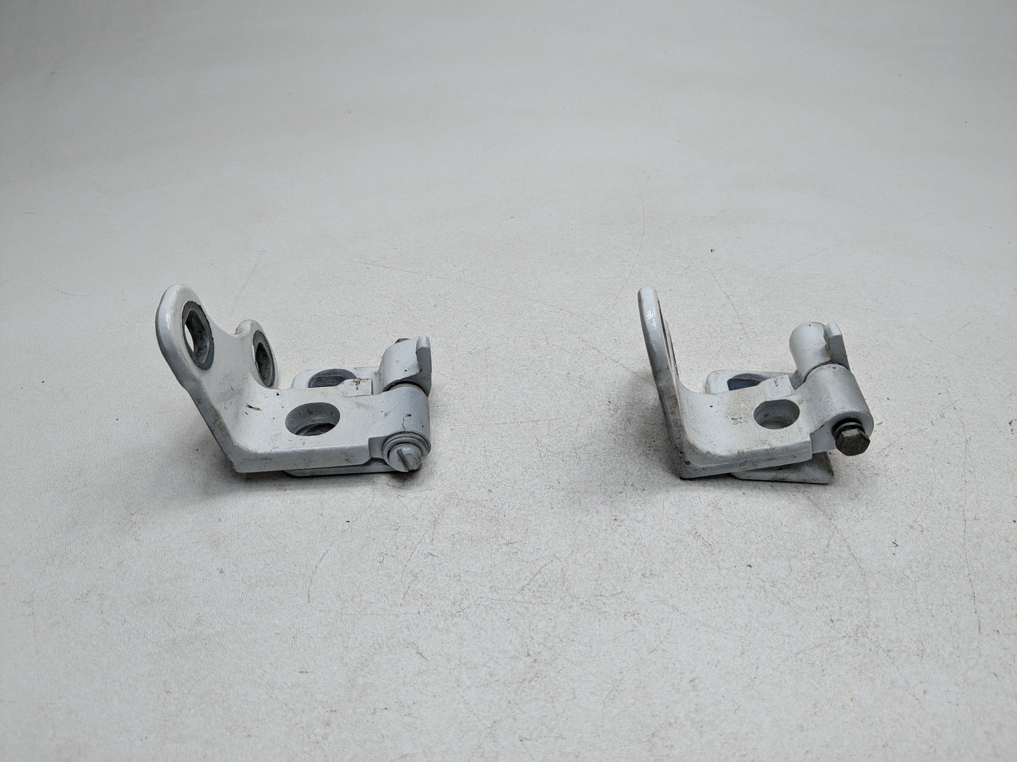 2010 - 2012 LAND ROVER RANGE ROVER OEM REAR LEFT UPPER AND LOWER DOOR HINGES