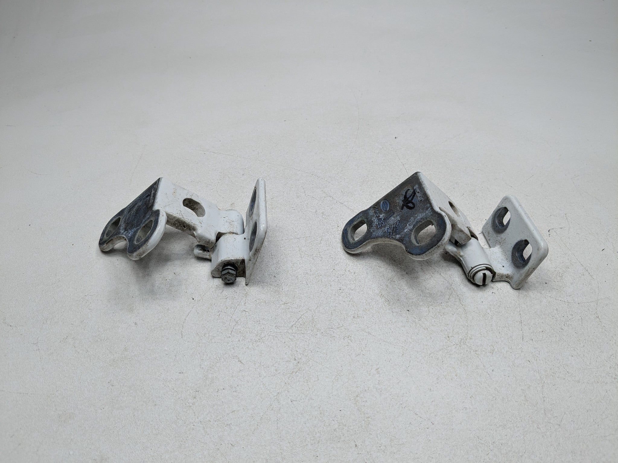 2010 - 2012 LAND ROVER RANGE ROVER OEM REAR LEFT UPPER AND LOWER DOOR HINGES