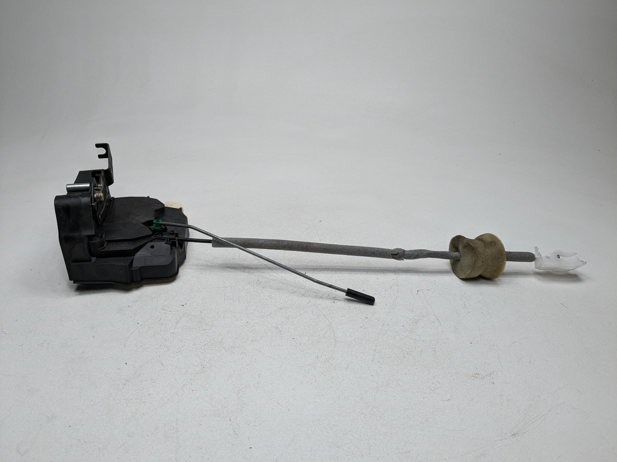 2010 - 2012 LAND ROVER RANGE ROVER OEM DOOR LOCK LATCH ACTUATOR REAR LEFT SIDE