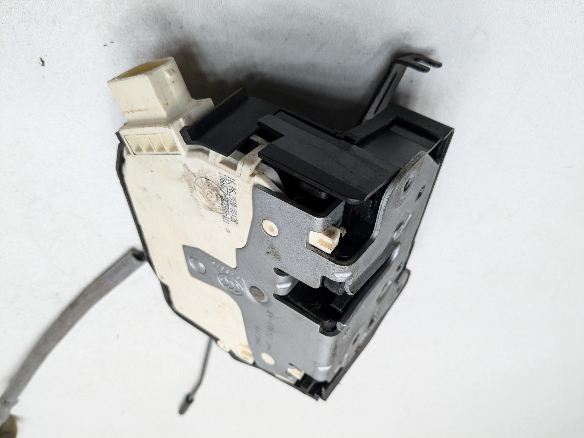 2010 - 2012 LAND ROVER RANGE ROVER OEM DOOR LOCK LATCH ACTUATOR REAR LEFT SIDE