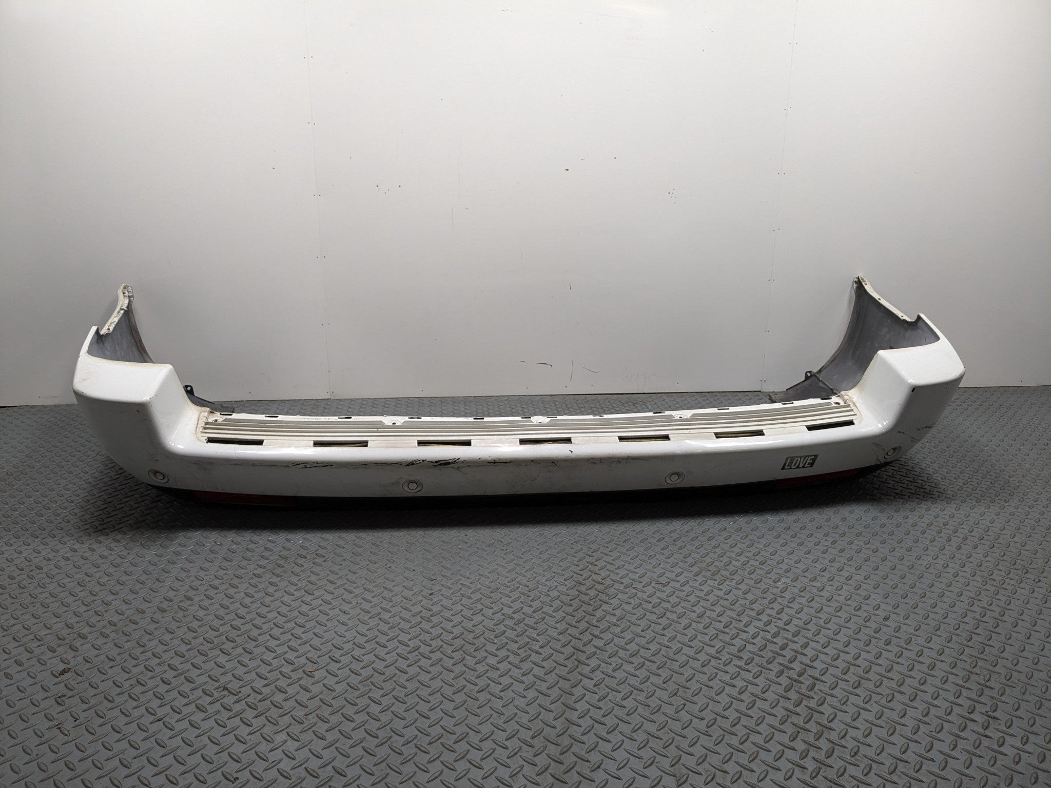 2010 - 2012 LAND ROVER RANGE ROVER OEM REAR BUMPER COVER PANEL ASSEMBLY WHITE