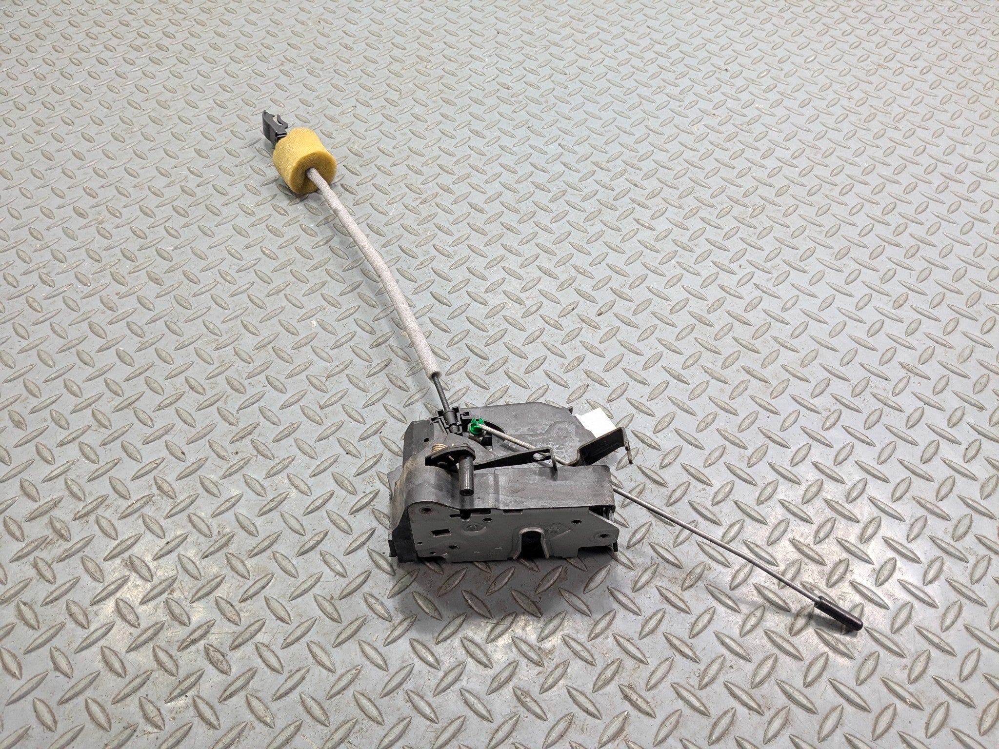 2010 - 2012 LAND ROVER RANGE ROVER OEM DOOR LOCK LATCH ACTUATOR FRONT RIGHT