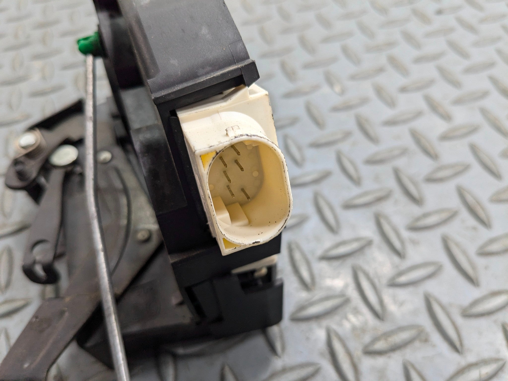 2010 - 2012 LAND ROVER RANGE ROVER OEM DOOR LOCK LATCH ACTUATOR FRONT RIGHT