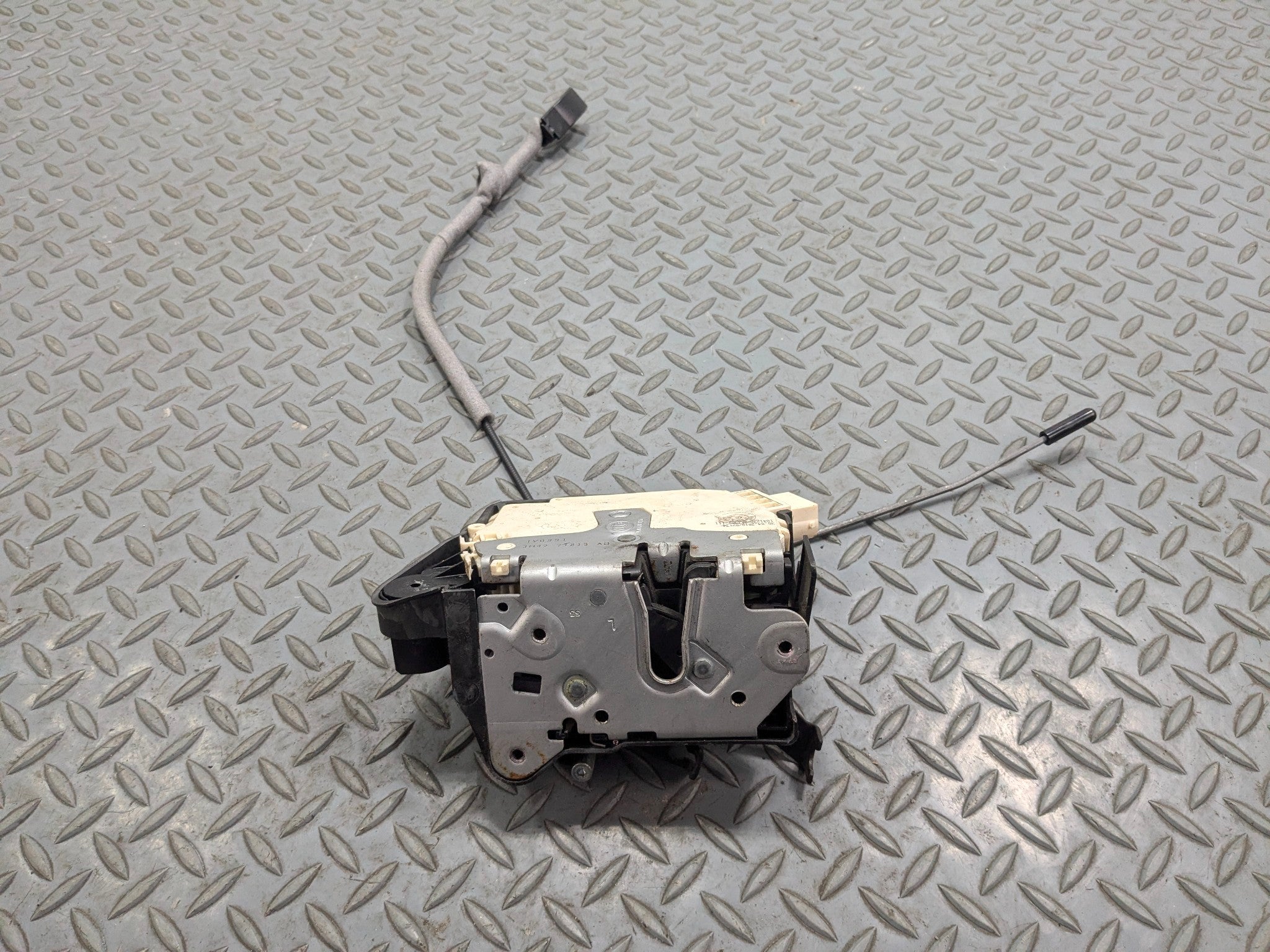 2010 - 2012 LAND ROVER RANGE ROVER OEM DOOR LOCK LATCH ACTUATOR FRONT LEFT SIDE