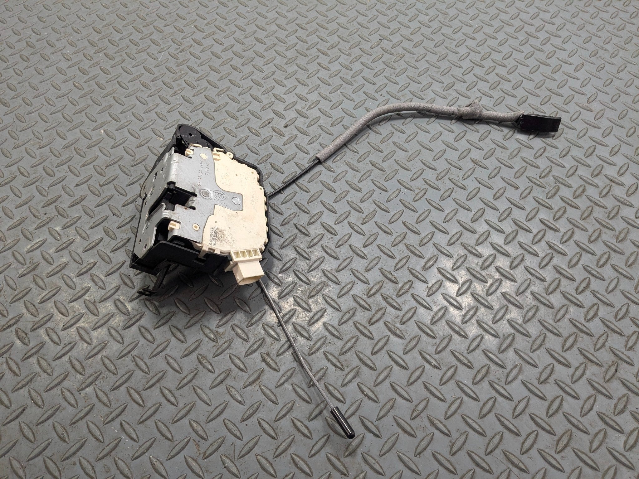 2010 - 2012 LAND ROVER RANGE ROVER OEM DOOR LOCK LATCH ACTUATOR FRONT LEFT SIDE