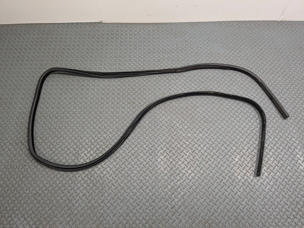 10 - 12 LAND ROVER RANGE ROVER OEM DOOR SEAL WEATHER STRIPPING FRONT LEFT SIDE