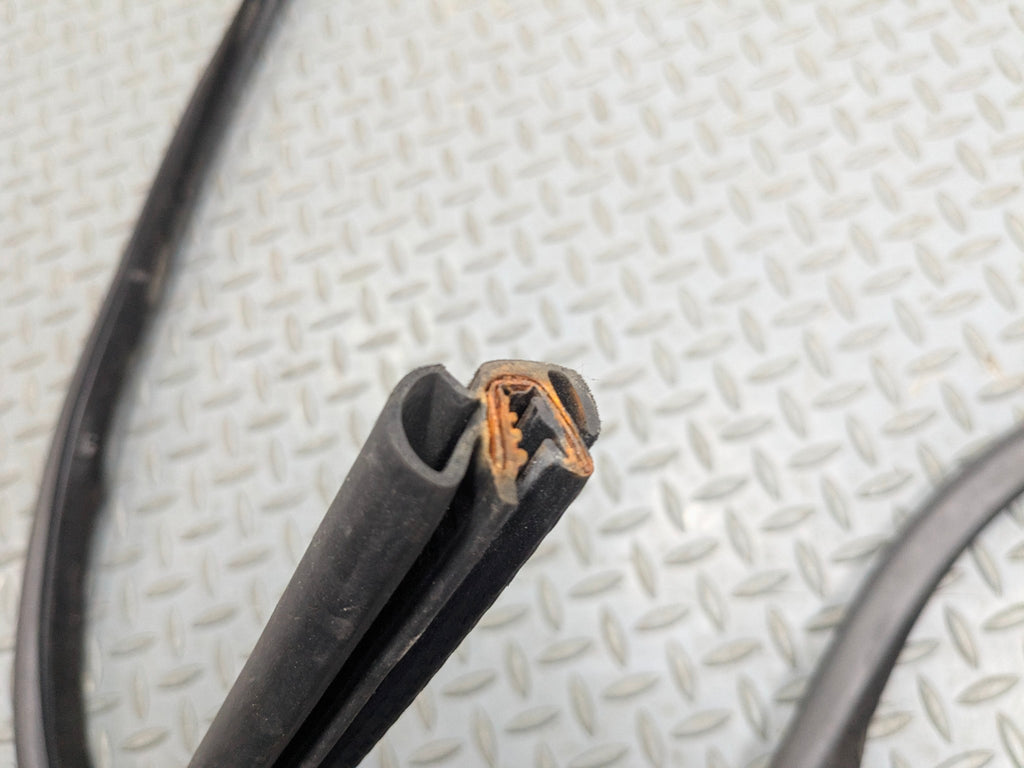 10 - 12 LAND ROVER RANGE ROVER OEM DOOR SEAL WEATHER STRIPPING FRONT LEFT SIDE