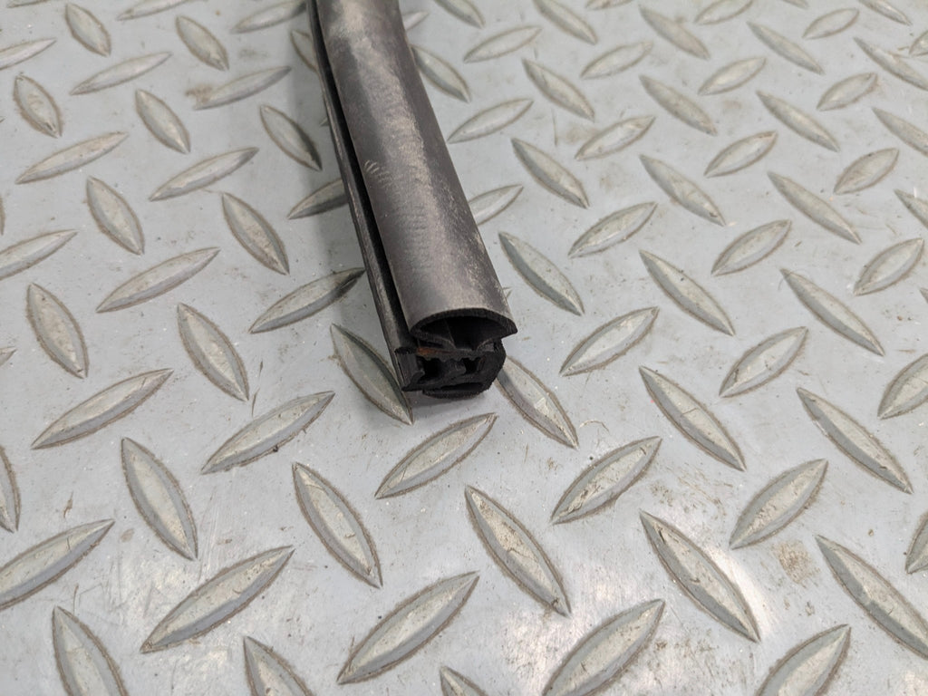 10 - 12 LAND ROVER RANGE ROVER OEM DOOR SEAL WEATHER STRIPPING REAR RIGHT SIDE