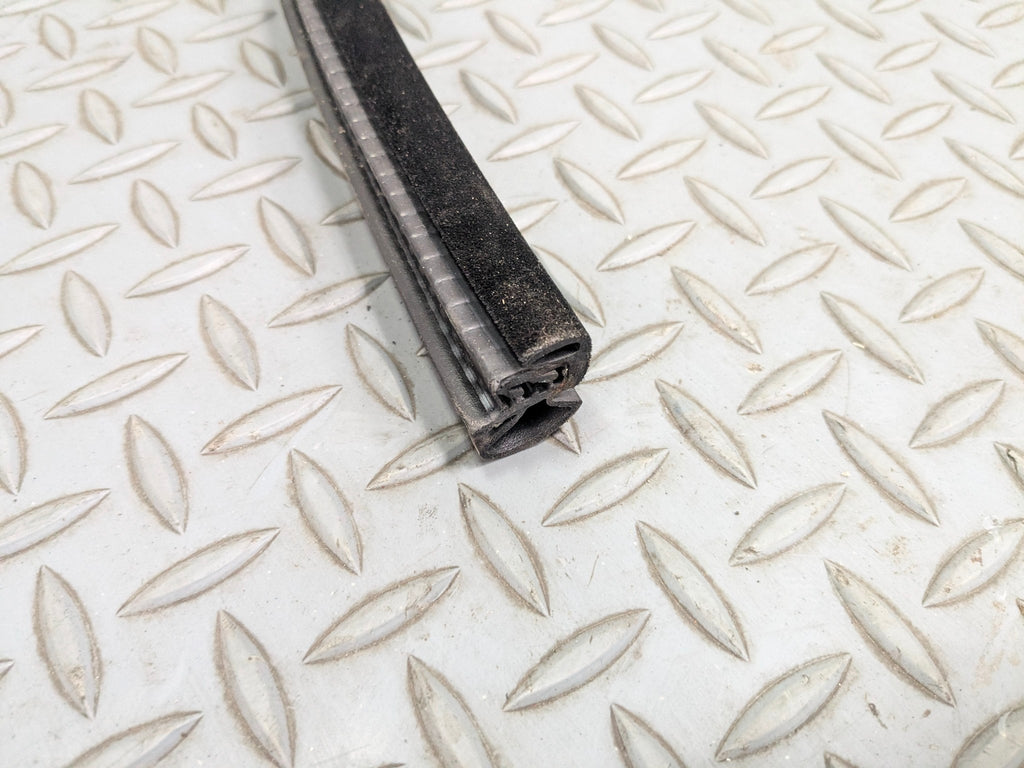 10 - 12 LAND ROVER RANGE ROVER OEM DOOR SEAL WEATHER STRIPPING REAR RIGHT SIDE