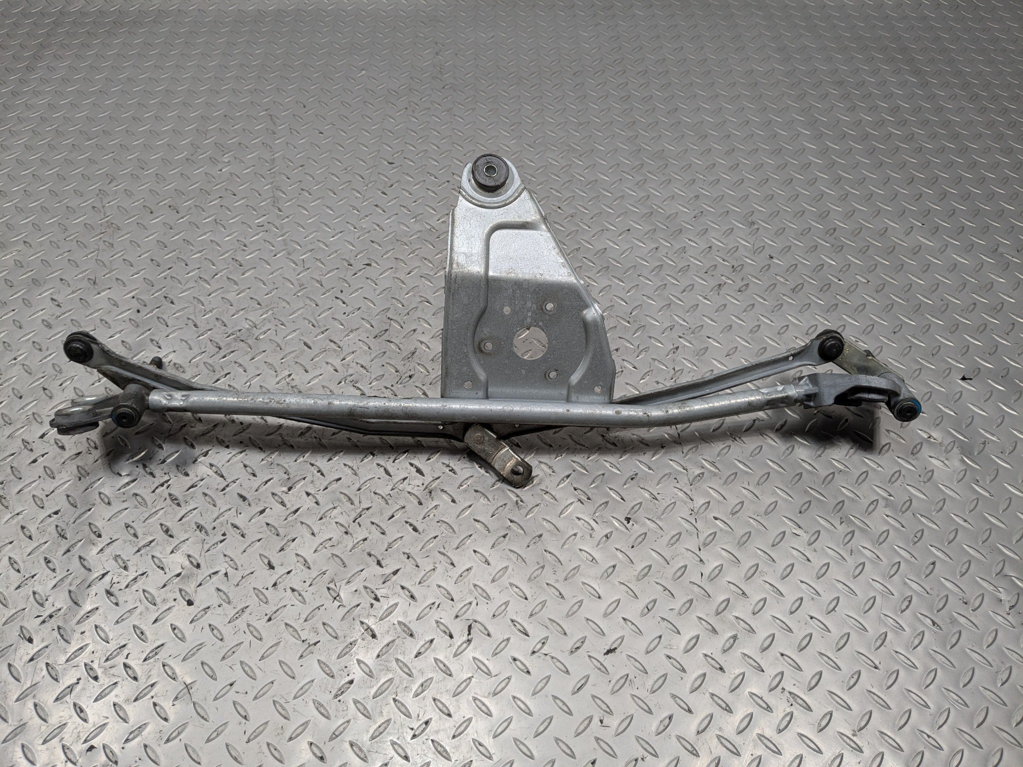 2010 - 2012 LAND ROVER RANGE ROVER OEM WINDSHIELD WIPER TRANSMISSION LINKAGE