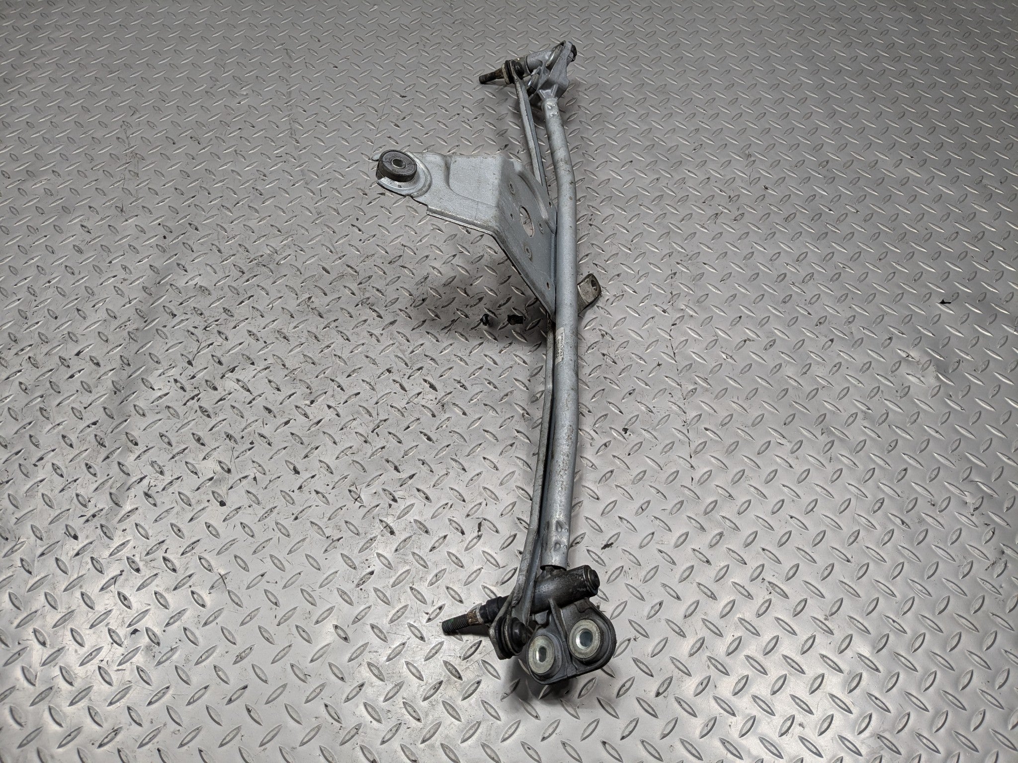 2010 - 2012 LAND ROVER RANGE ROVER OEM WINDSHIELD WIPER TRANSMISSION LINKAGE