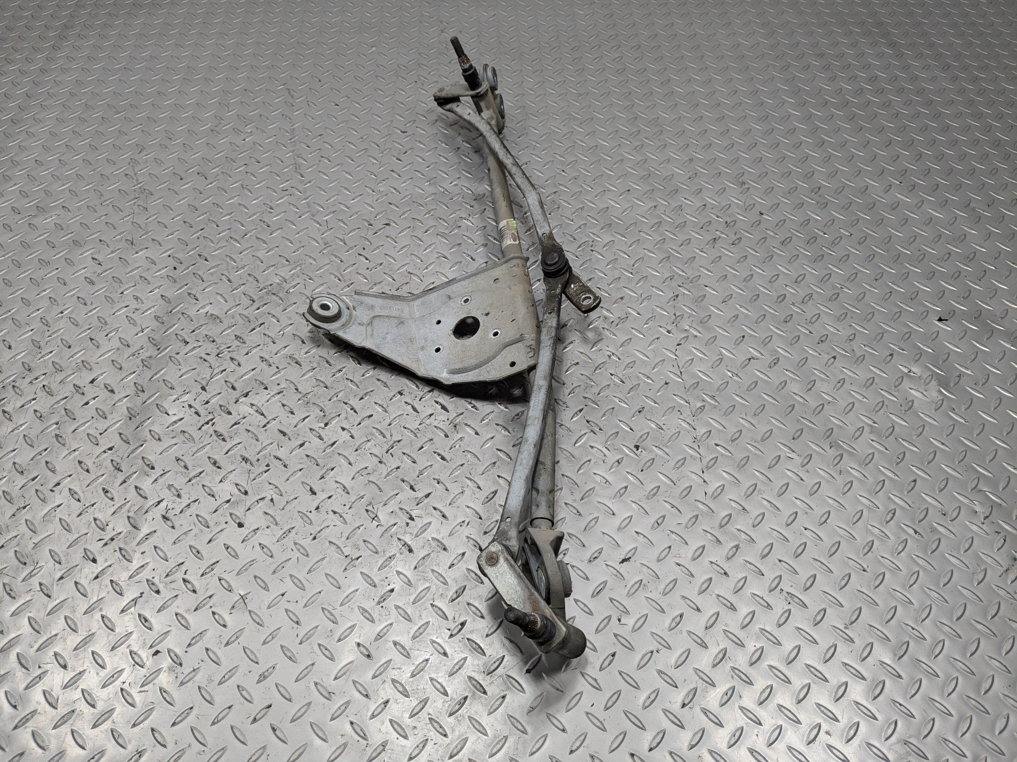 2010 - 2012 LAND ROVER RANGE ROVER OEM WINDSHIELD WIPER TRANSMISSION LINKAGE