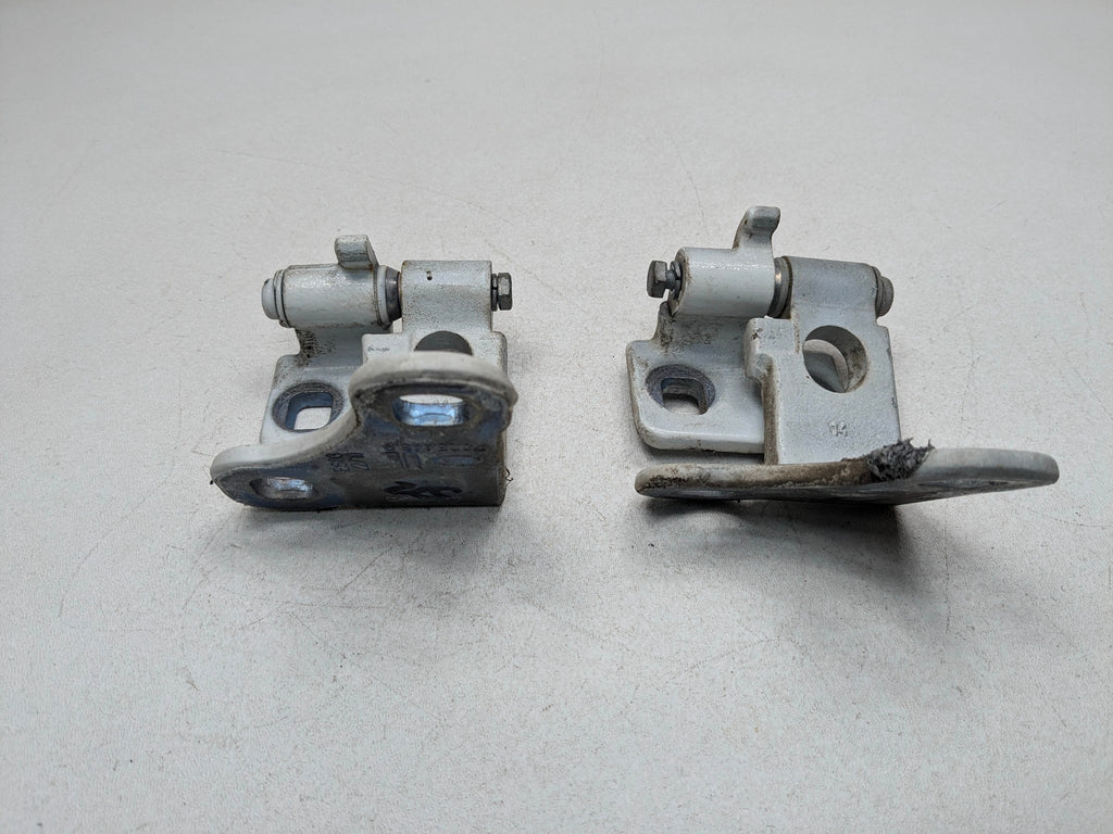 2010 - 2012 LAND ROVER RANGE ROVER OEM FRONT LEFT UPPER AND LOWER DOOR HINGES