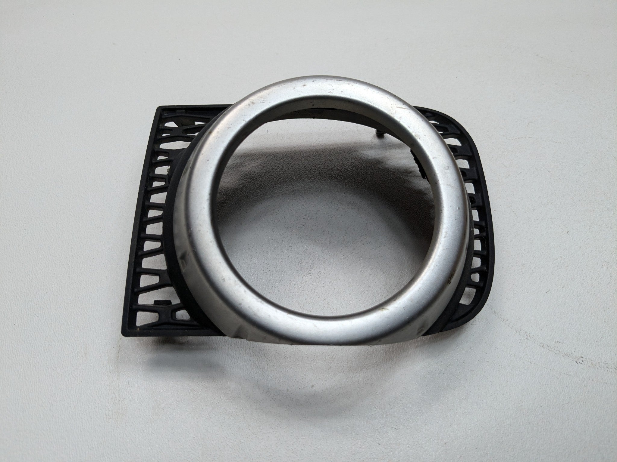 10 - 12 LAND ROVER RANGE ROVER OEM FOG LIGHT COVER TRIM GRILLE FRONT RIGHT SIDE