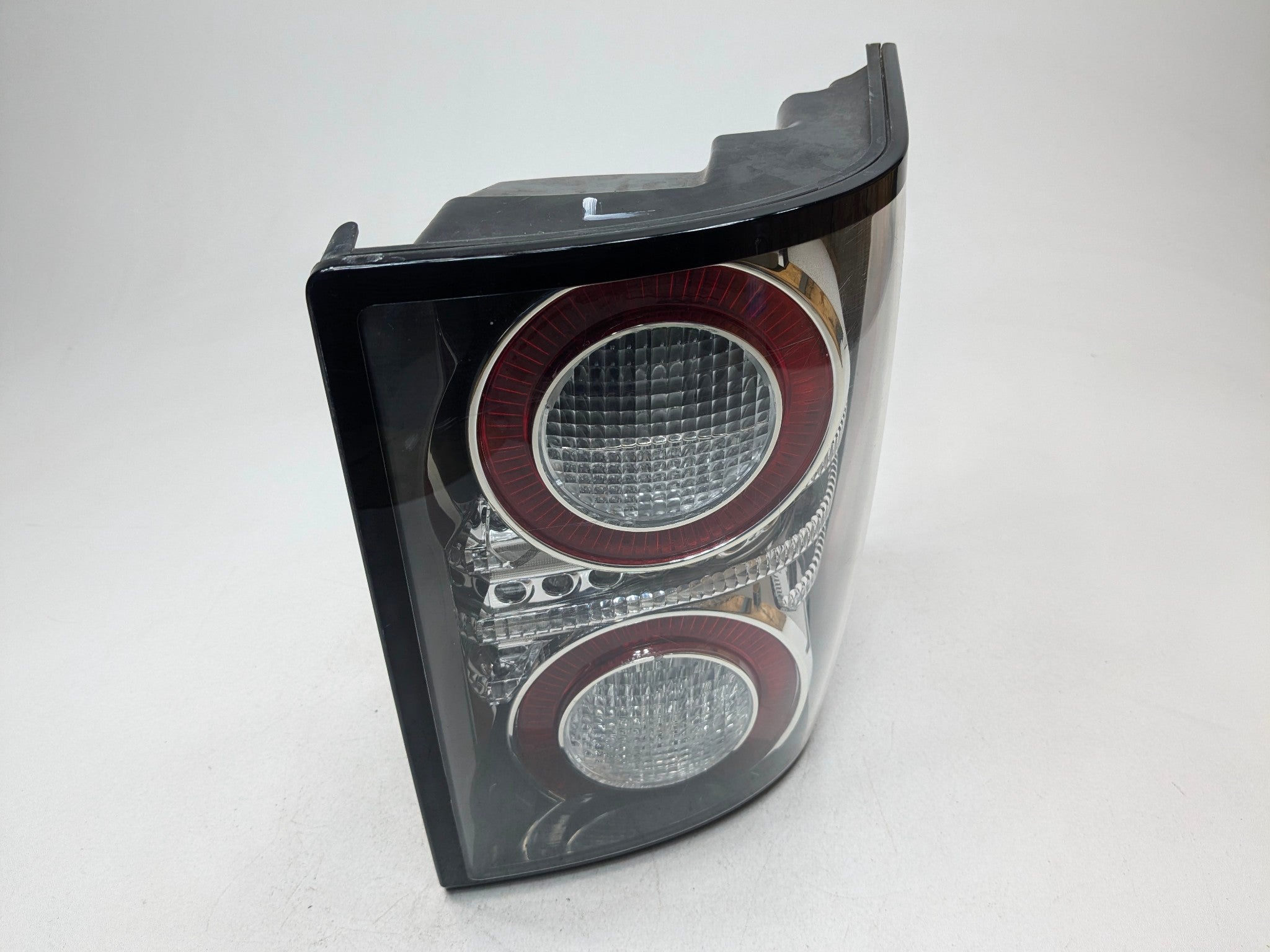 2010 - 2012 LAND ROVER RANGE ROVER OEM TAIL LIGHT ASSEMBLY REAR LEFT DRIVER SIDE