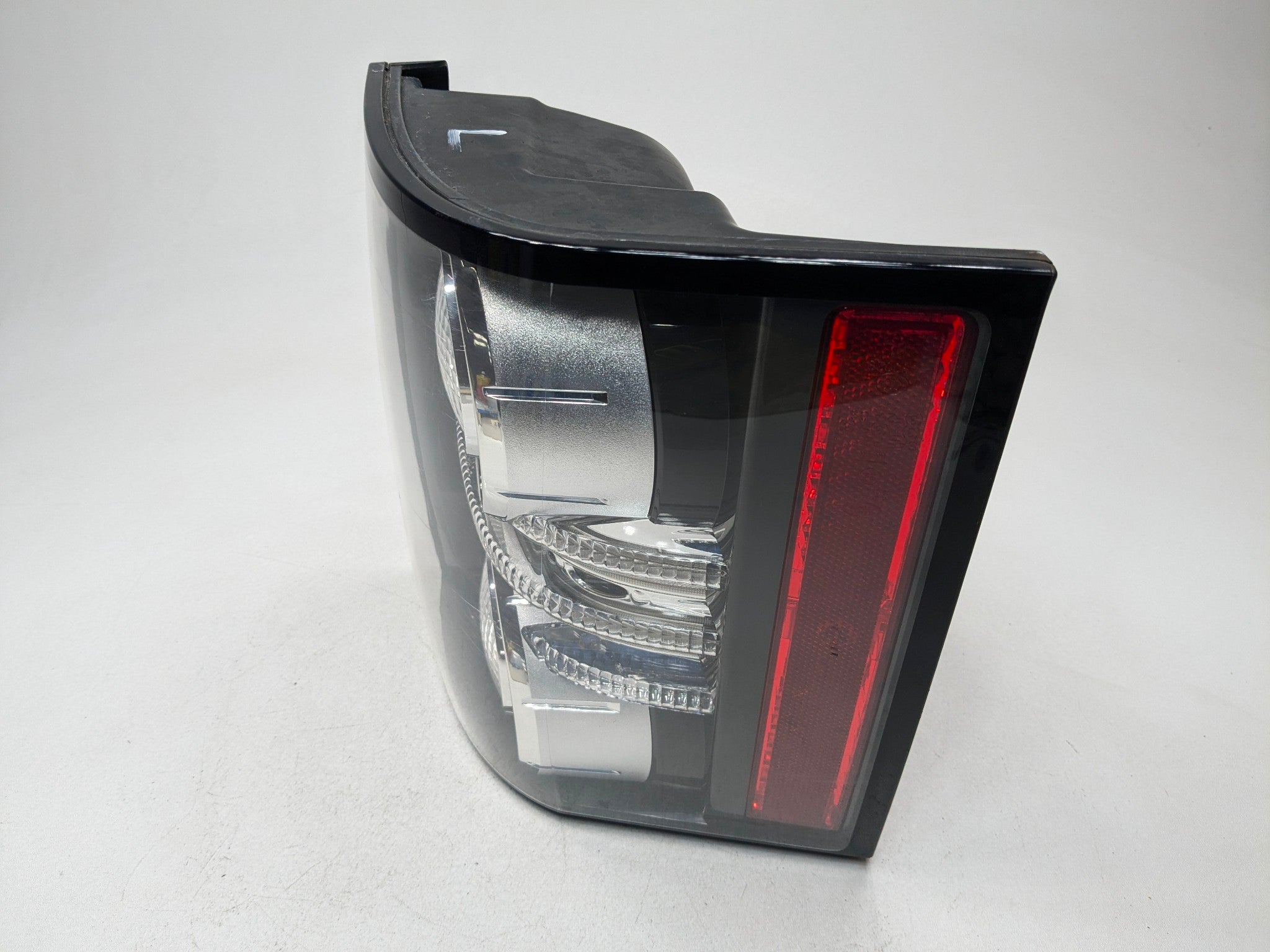 2010 - 2012 LAND ROVER RANGE ROVER OEM TAIL LIGHT ASSEMBLY REAR LEFT DRIVER SIDE