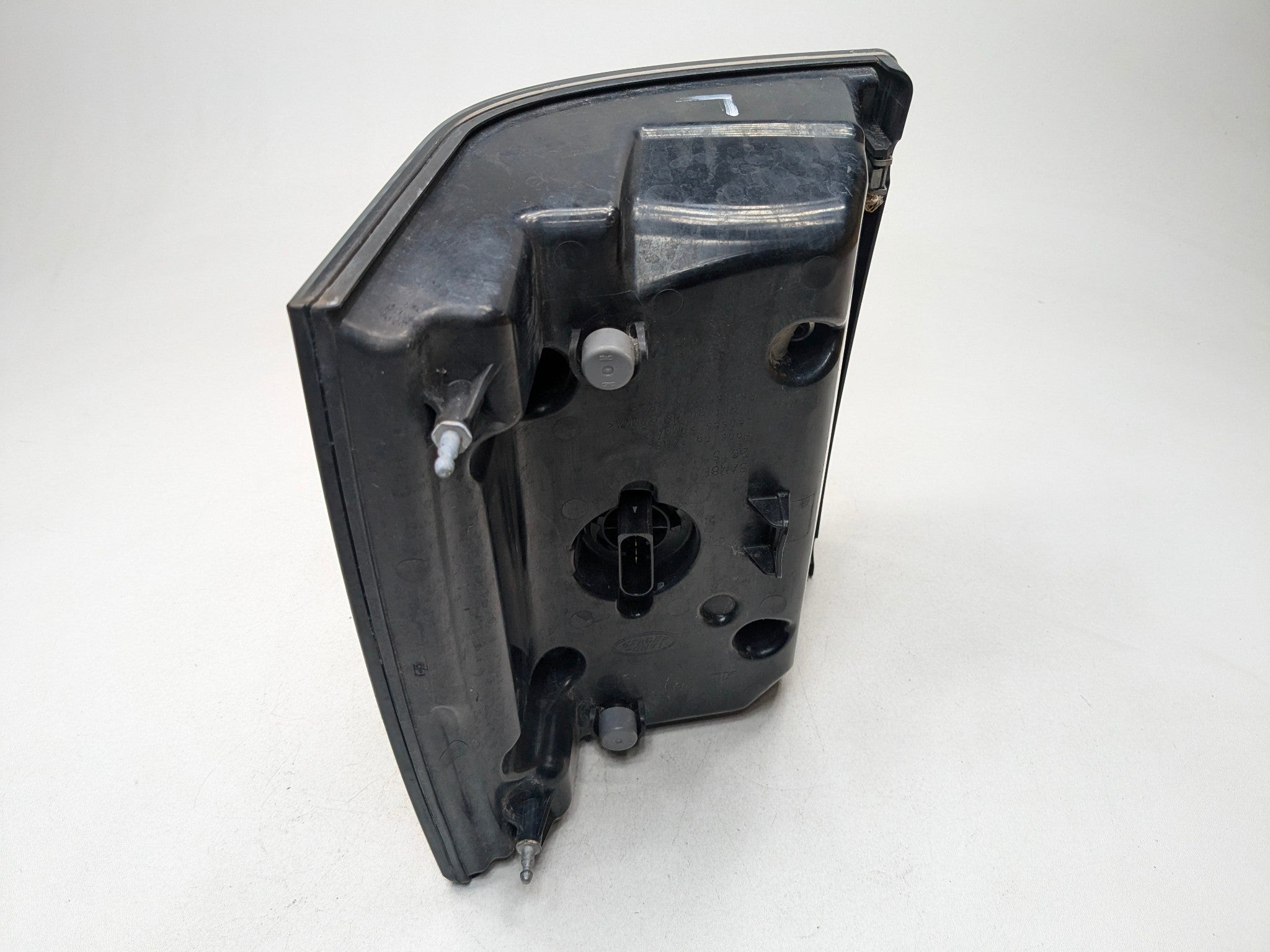 2010 - 2012 LAND ROVER RANGE ROVER OEM TAIL LIGHT ASSEMBLY REAR LEFT DRIVER SIDE