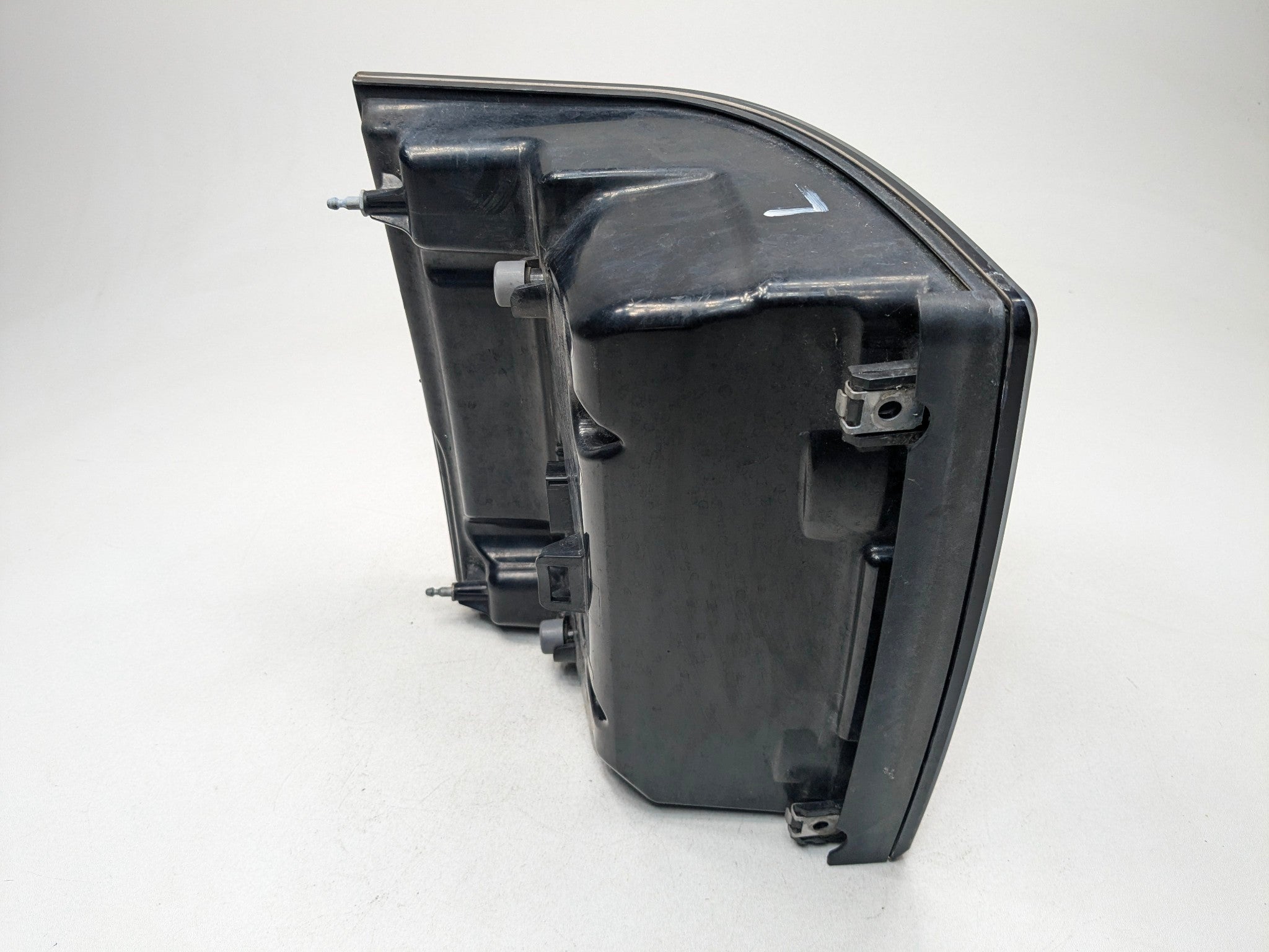 2010 - 2012 LAND ROVER RANGE ROVER OEM TAIL LIGHT ASSEMBLY REAR LEFT DRIVER SIDE