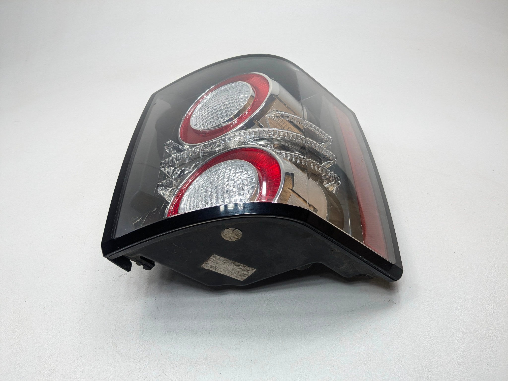2010 - 2012 LAND ROVER RANGE ROVER OEM TAIL LIGHT ASSEMBLY REAR LEFT DRIVER SIDE