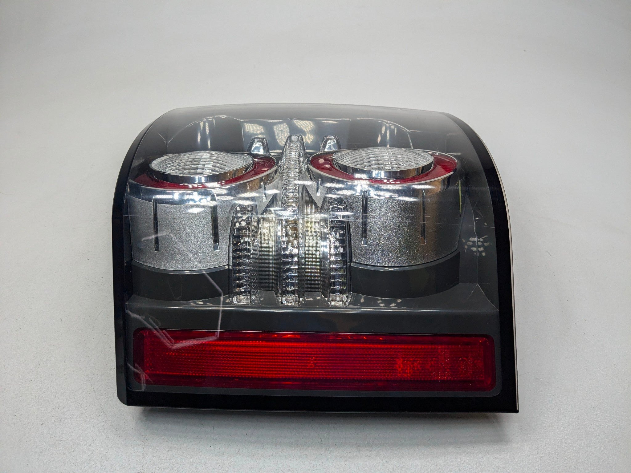 2010 - 2012 LAND ROVER RANGE ROVER OEM TAIL LIGHT ASSEMBLY REAR LEFT DRIVER SIDE