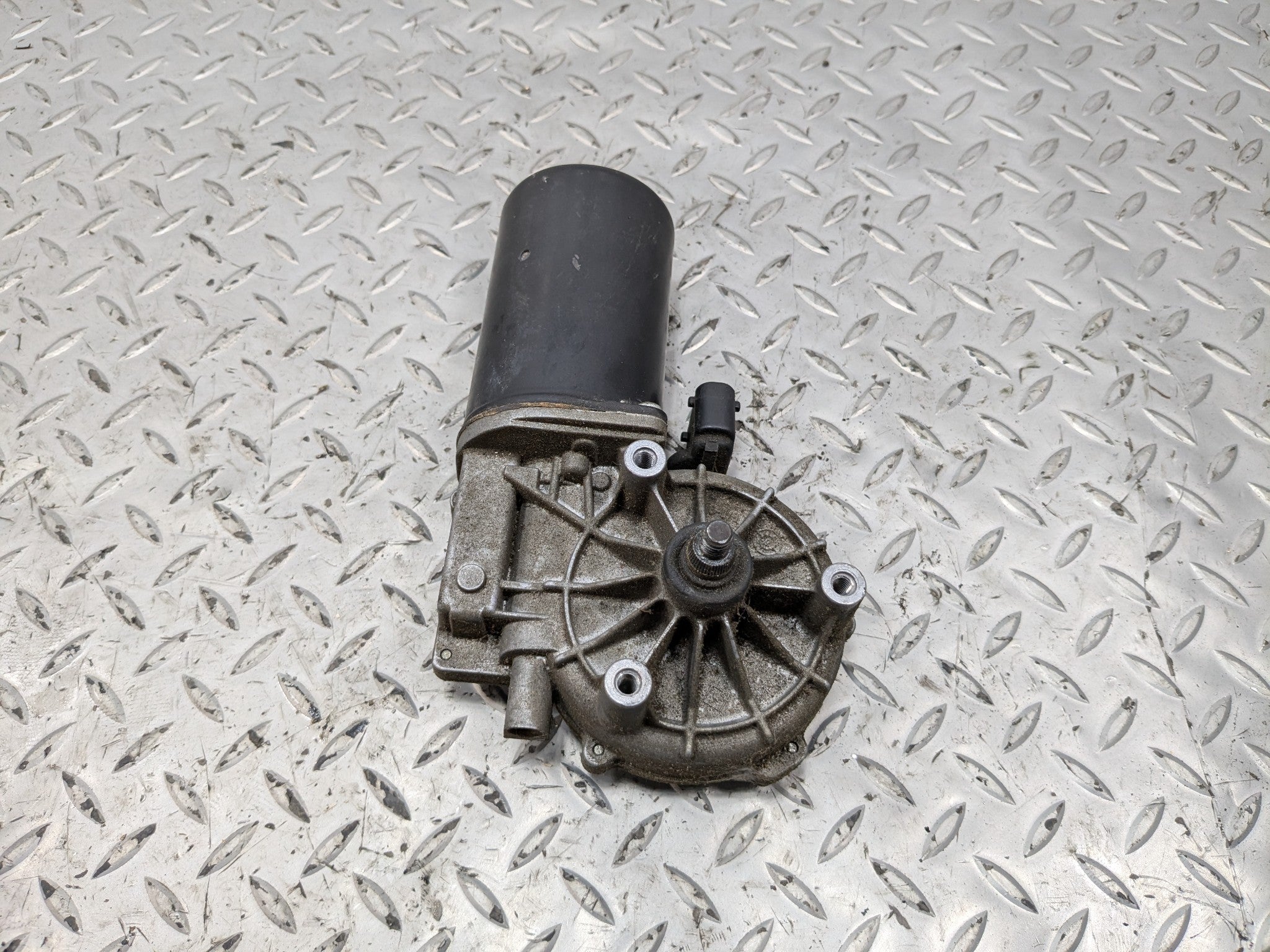 2010 - 2012 LAND ROVER RANGE ROVER OEM FRONT WINDSHIELD WIPER MOTOR ASSEMBLY