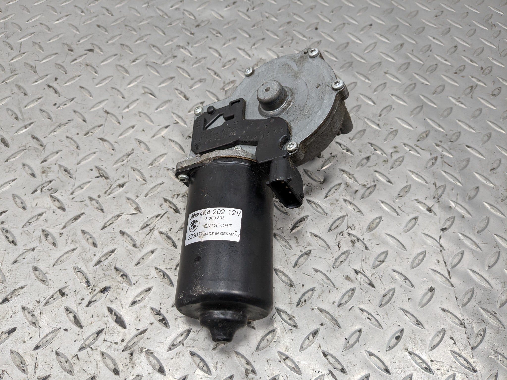 2010 - 2012 LAND ROVER RANGE ROVER OEM FRONT WINDSHIELD WIPER MOTOR ASSEMBLY