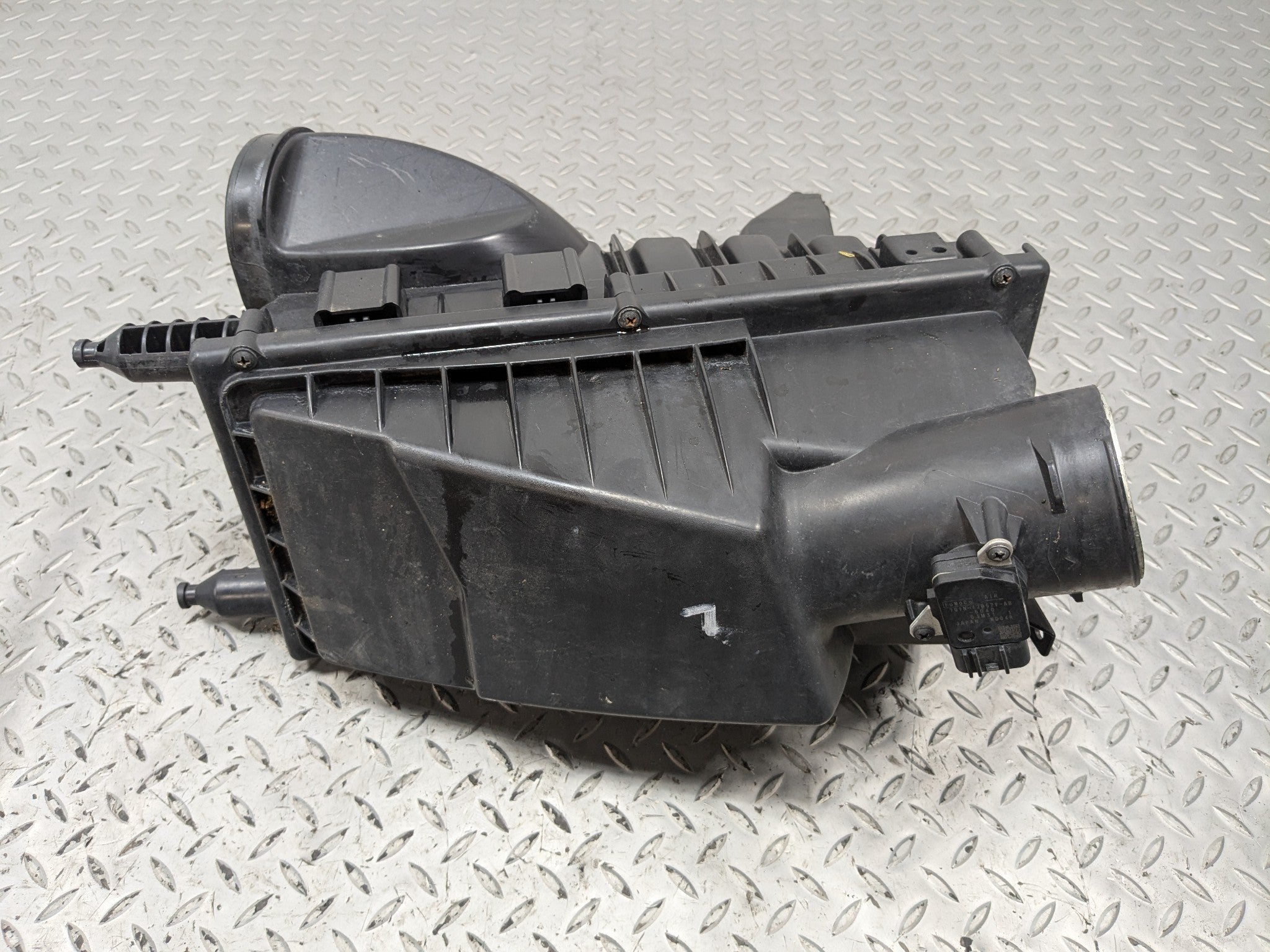 10 - 12 LAND ROVER RANGE ROVER OEM AIR INTAKE CLEANER FILTER BOX LEFT SIDE 5.0L