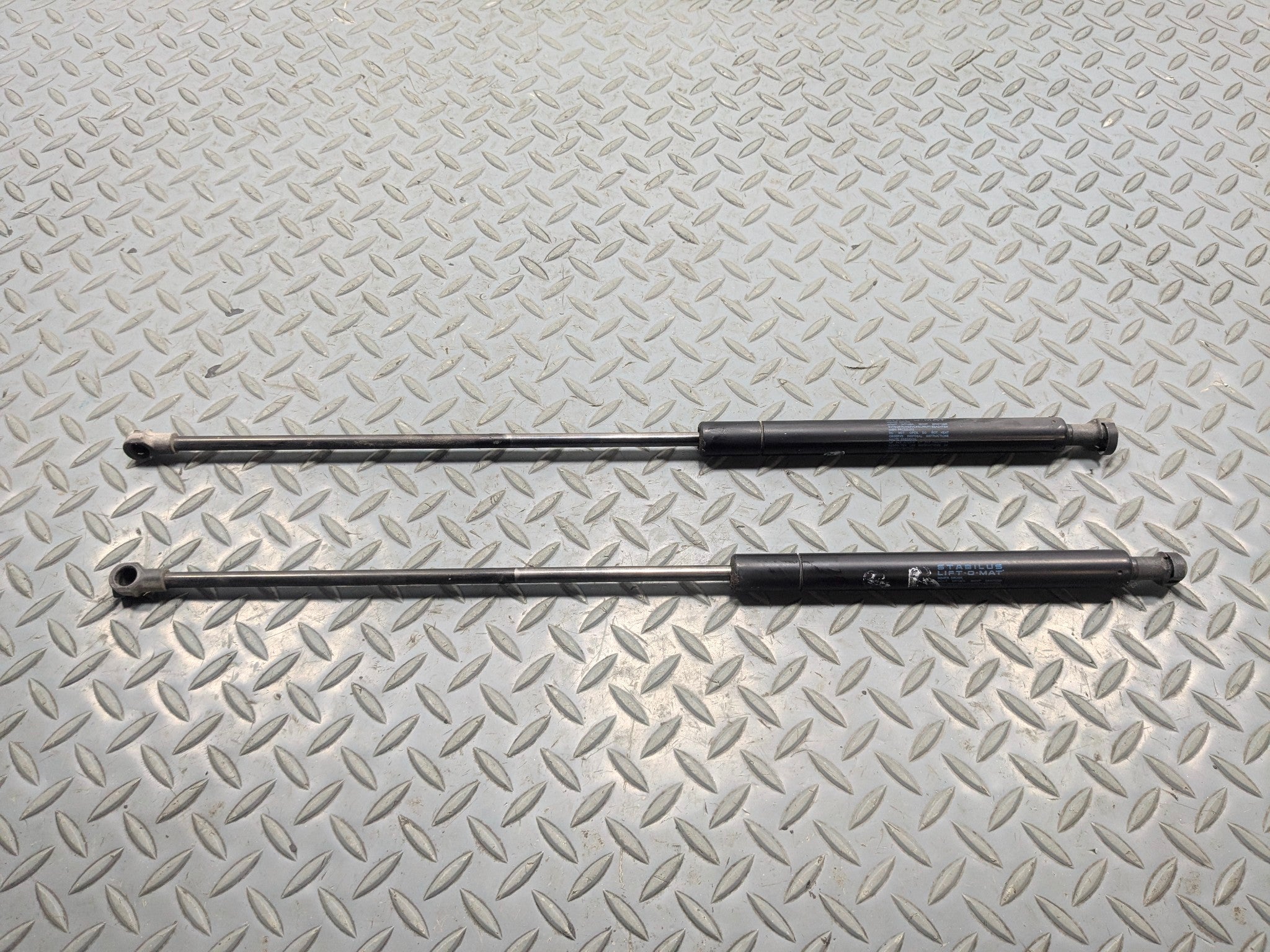 10 - 12 LAND ROVER RANGE ROVER OEM HATCH SUPPORT STRUTS SET REAR LEFT AND RIGHT