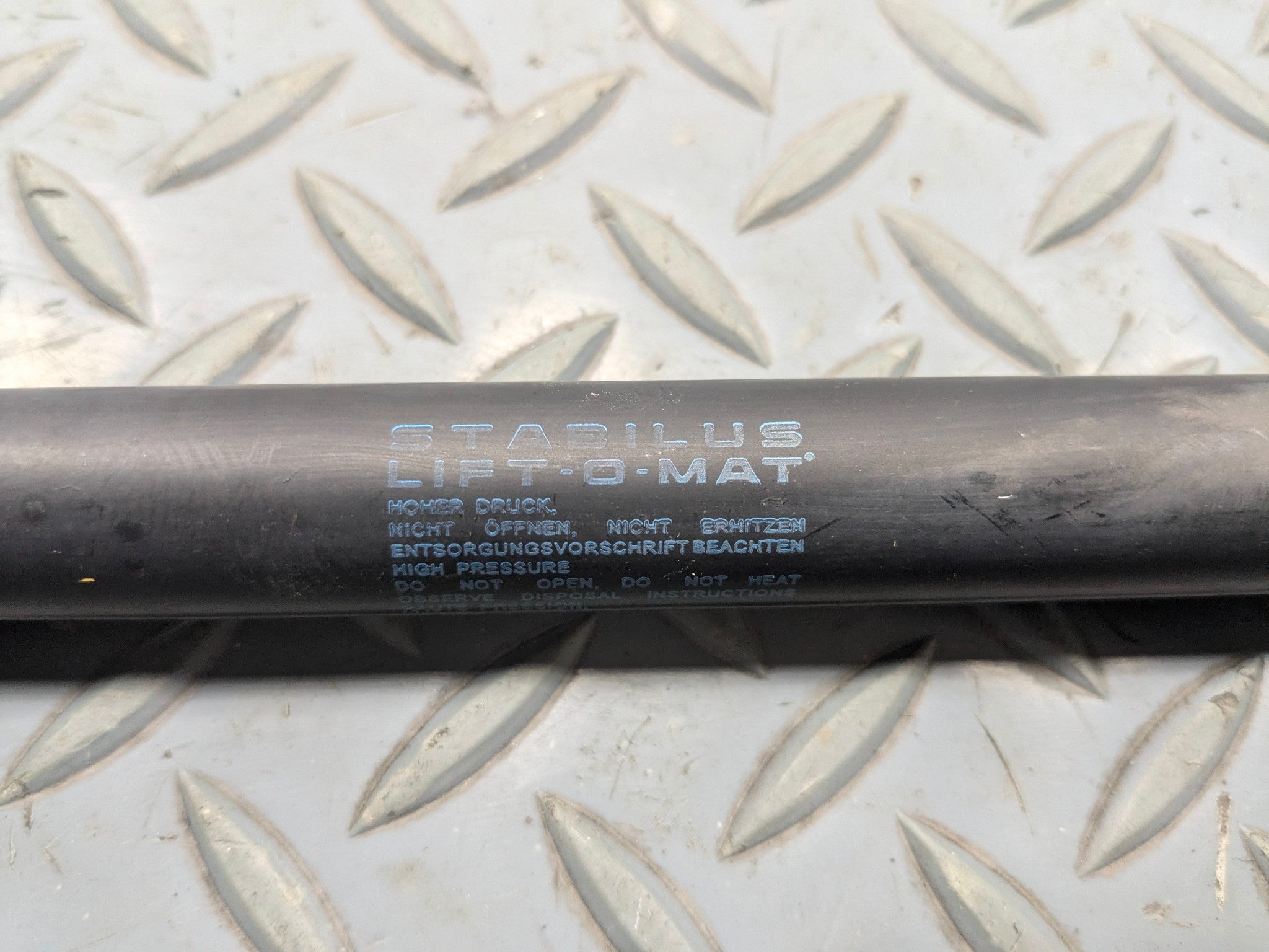 10 - 12 LAND ROVER RANGE ROVER OEM HATCH SUPPORT STRUTS SET REAR LEFT AND RIGHT