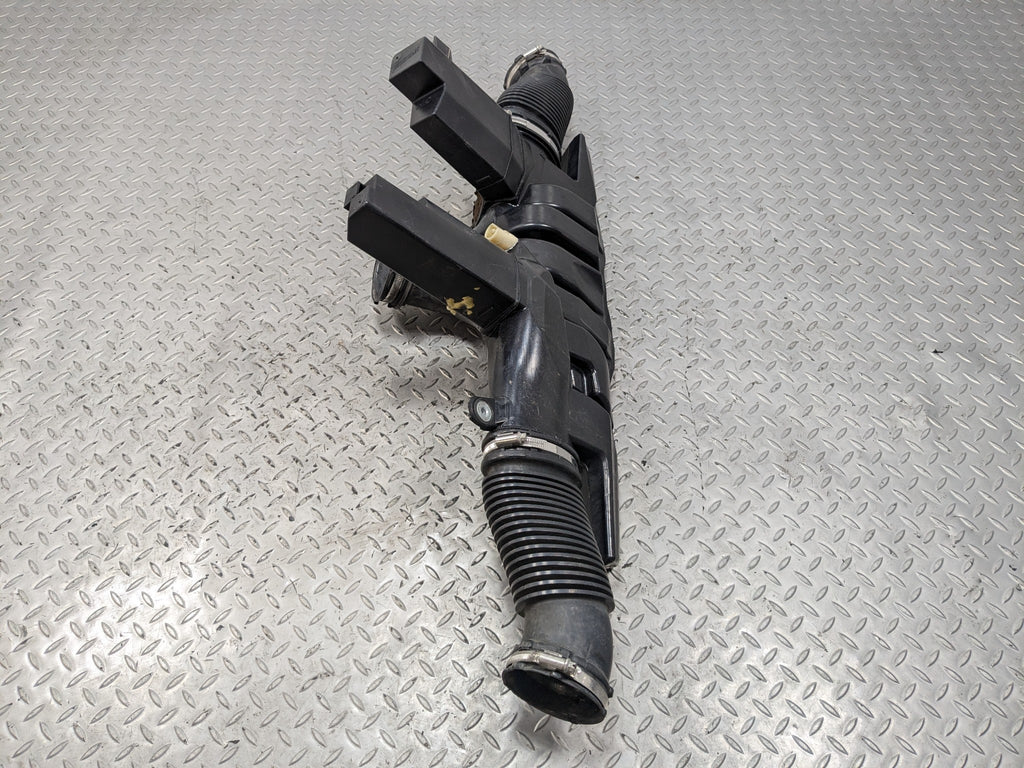 2010 - 2012 LAND ROVER RANGE ROVER OEM AIR INTAKE CLEANER HOSE TUBE RESONATOR