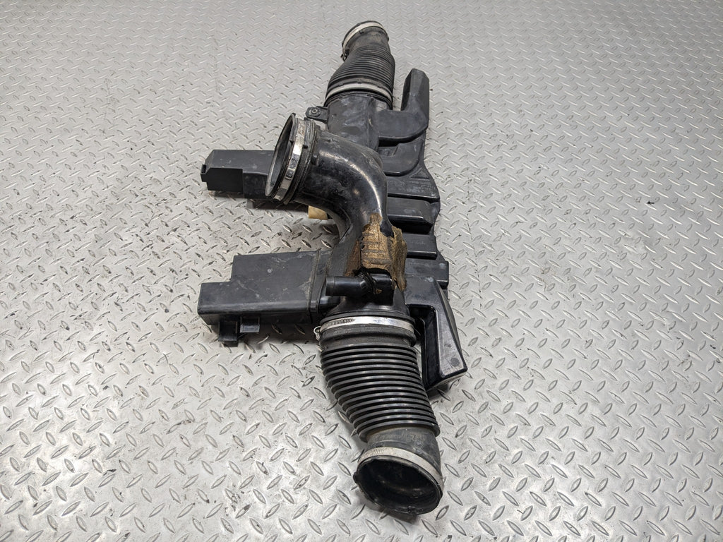2010 - 2012 LAND ROVER RANGE ROVER OEM AIR INTAKE CLEANER HOSE TUBE RESONATOR