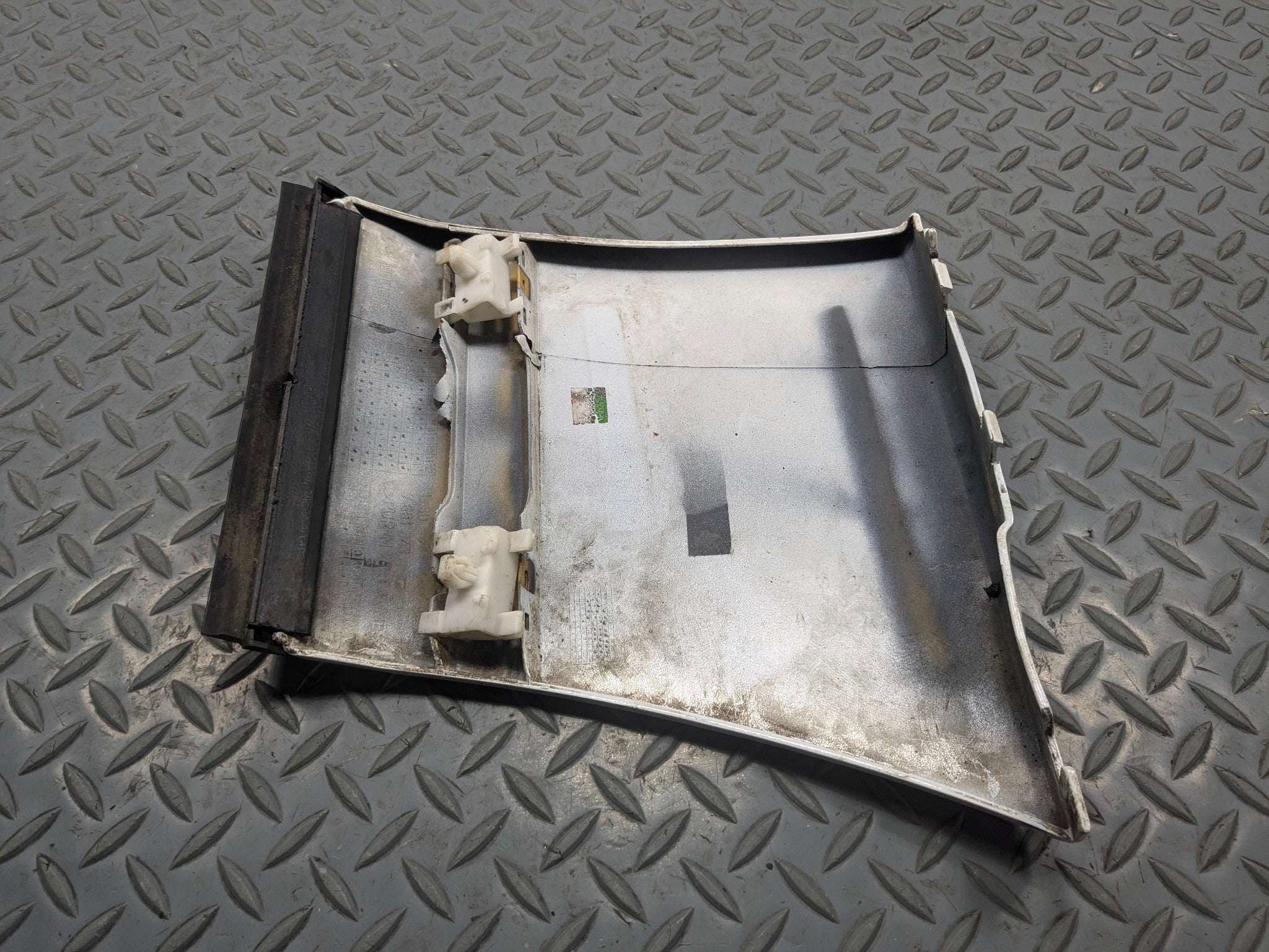 10 - 12 LAND ROVER RANGE ROVER OEM EXTERIOR FENDER MOLDING COVER FRONT LEFT SIDE