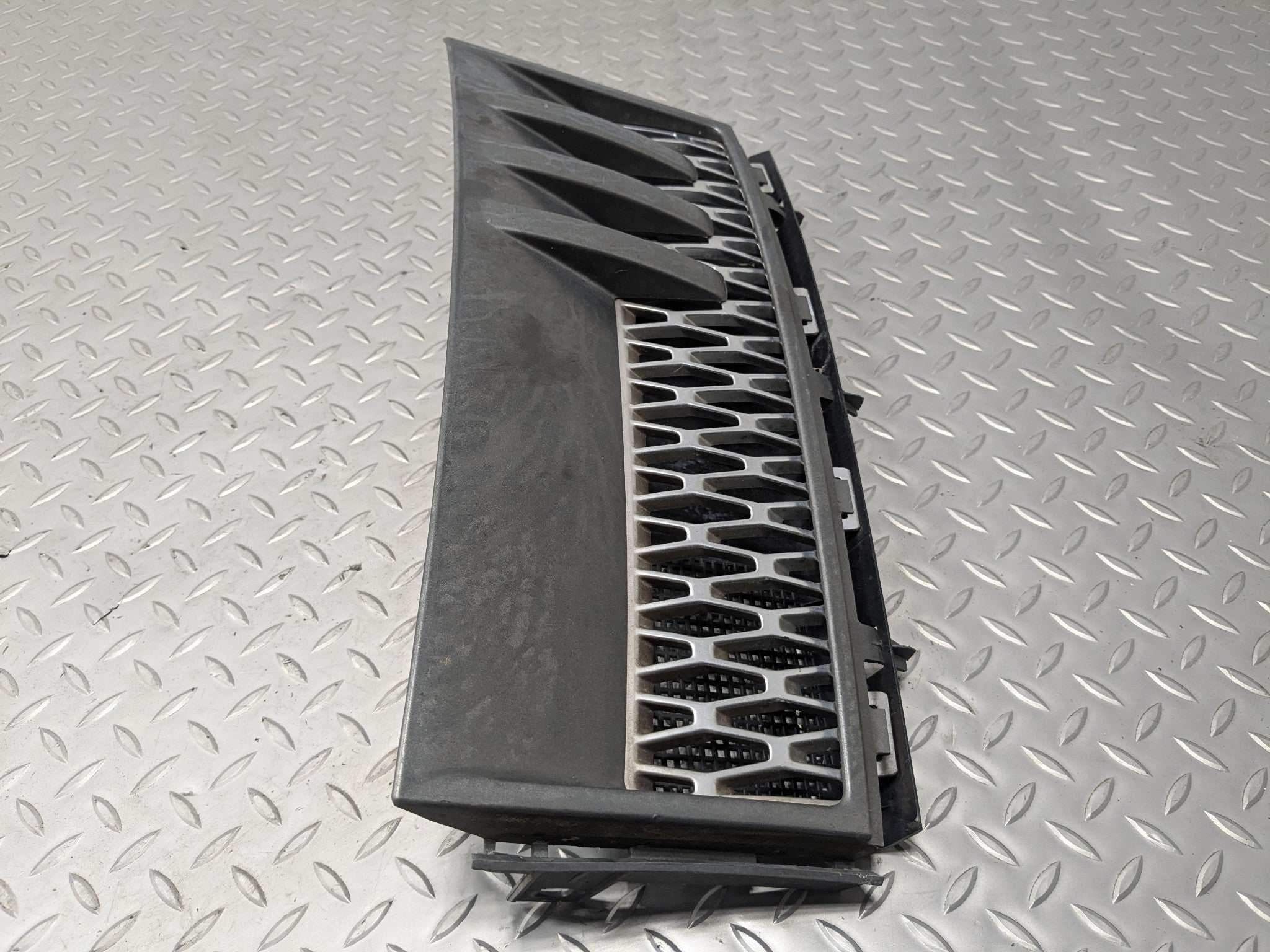 2010 - 2012 LAND ROVER RANGE ROVER OEM FENDER GRILL VENT FRONT RIGHT SIDE BLACK